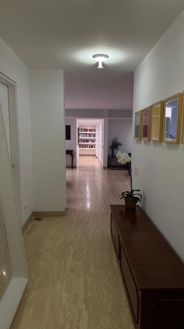 Se alquila Apto 400m² 3h+s/4b+s/2p Alta Florida 2