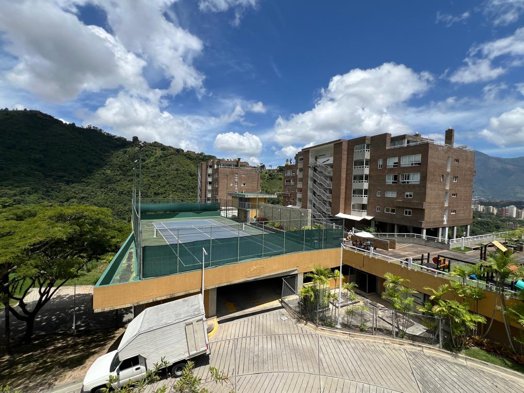 Se vende Apto 133m² 3h+s/3b+s/2p Los Naranjos del Cafetal 1