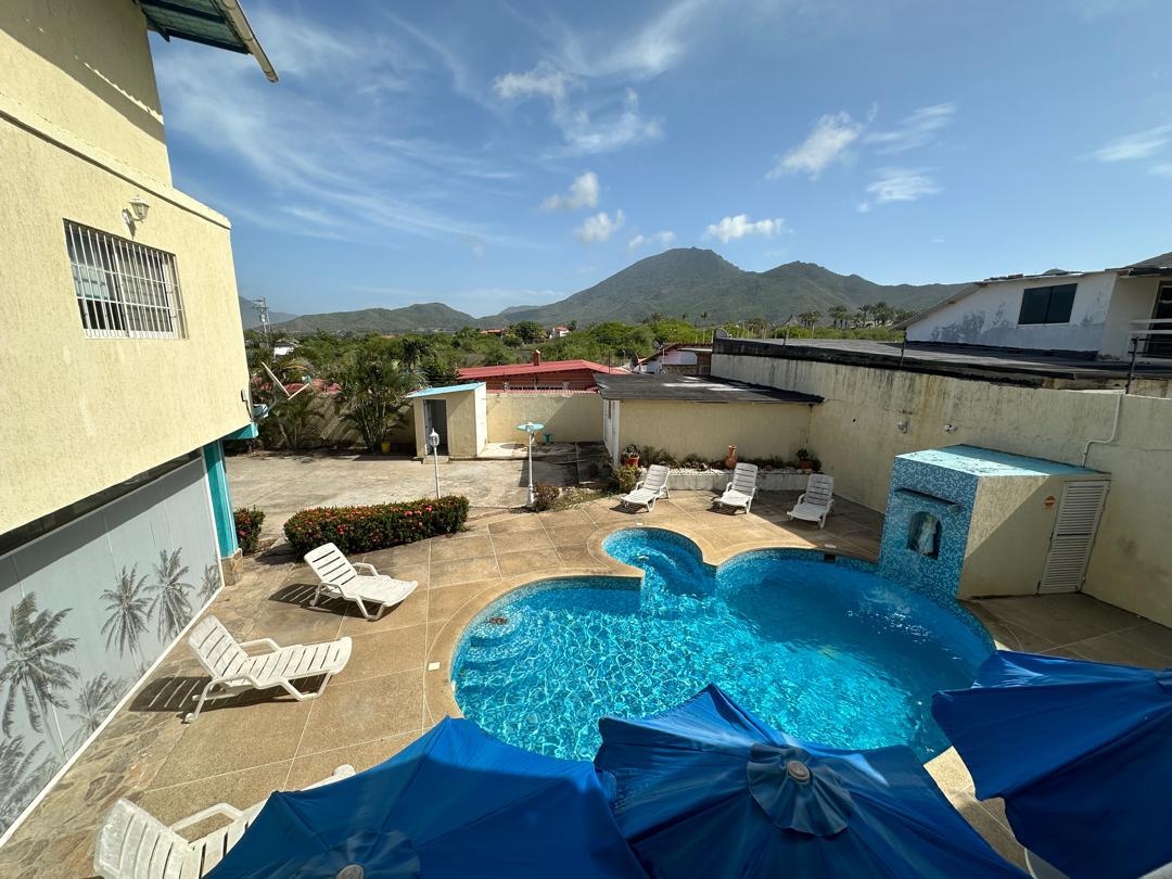 Se vende Aptohotel 820m² 10h/14b/10p Playa el Agua - Otras fotos
