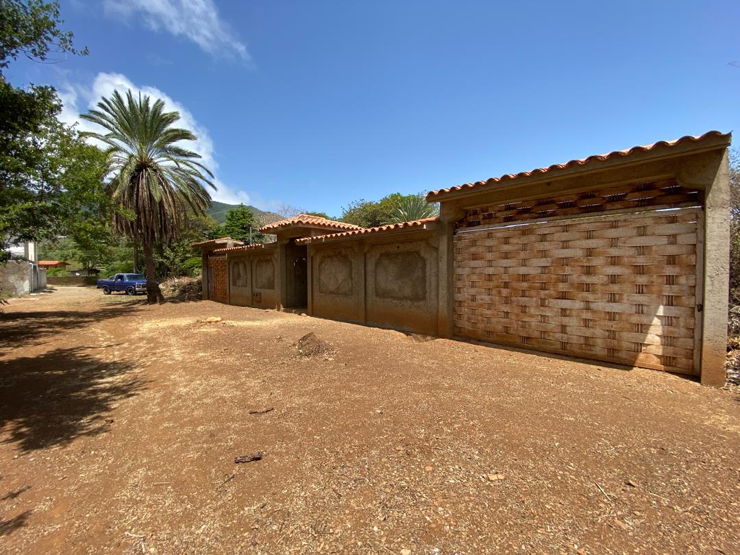 Se vende/alquila Terreno 800m²  La Asunción - Otras fotos
