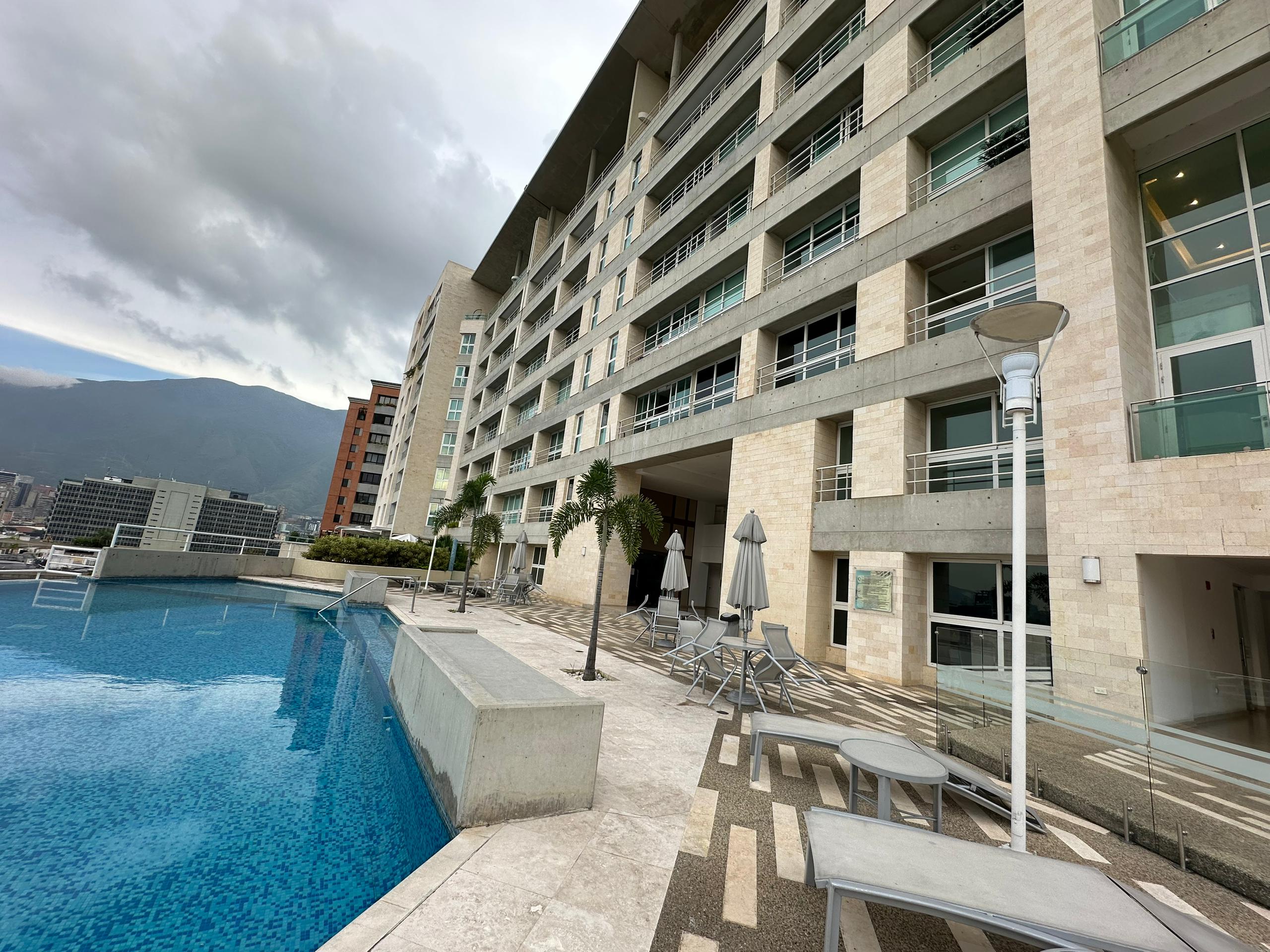 Se Vende Apto 186m² 3h+s/ 3b+s/ 3e Lomas de Las Mercedes - Otras fotos