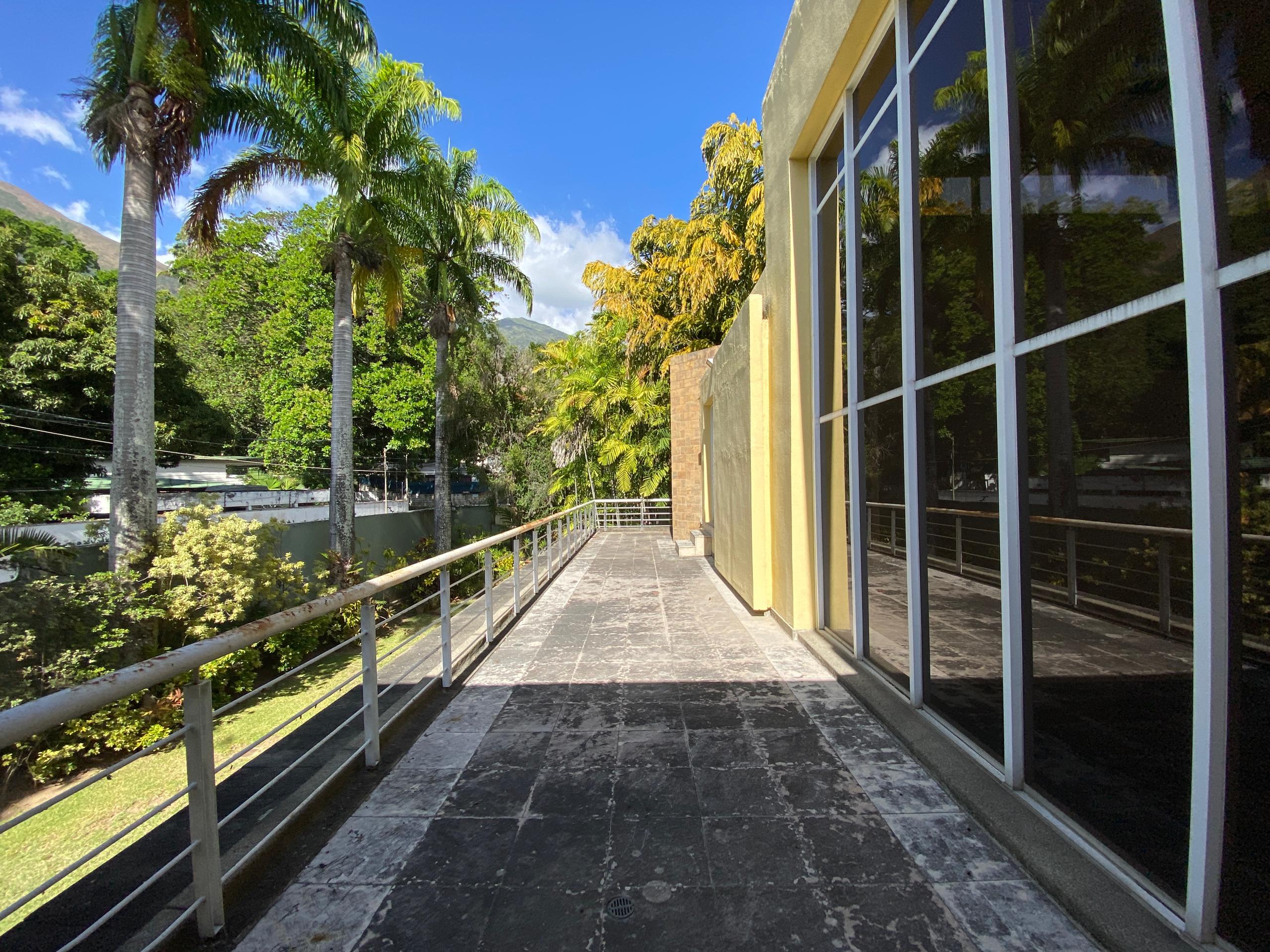 Se vende/alquila casa 1100m² 6h+3s/6b+2s/8e Los chorros - Otras fotos