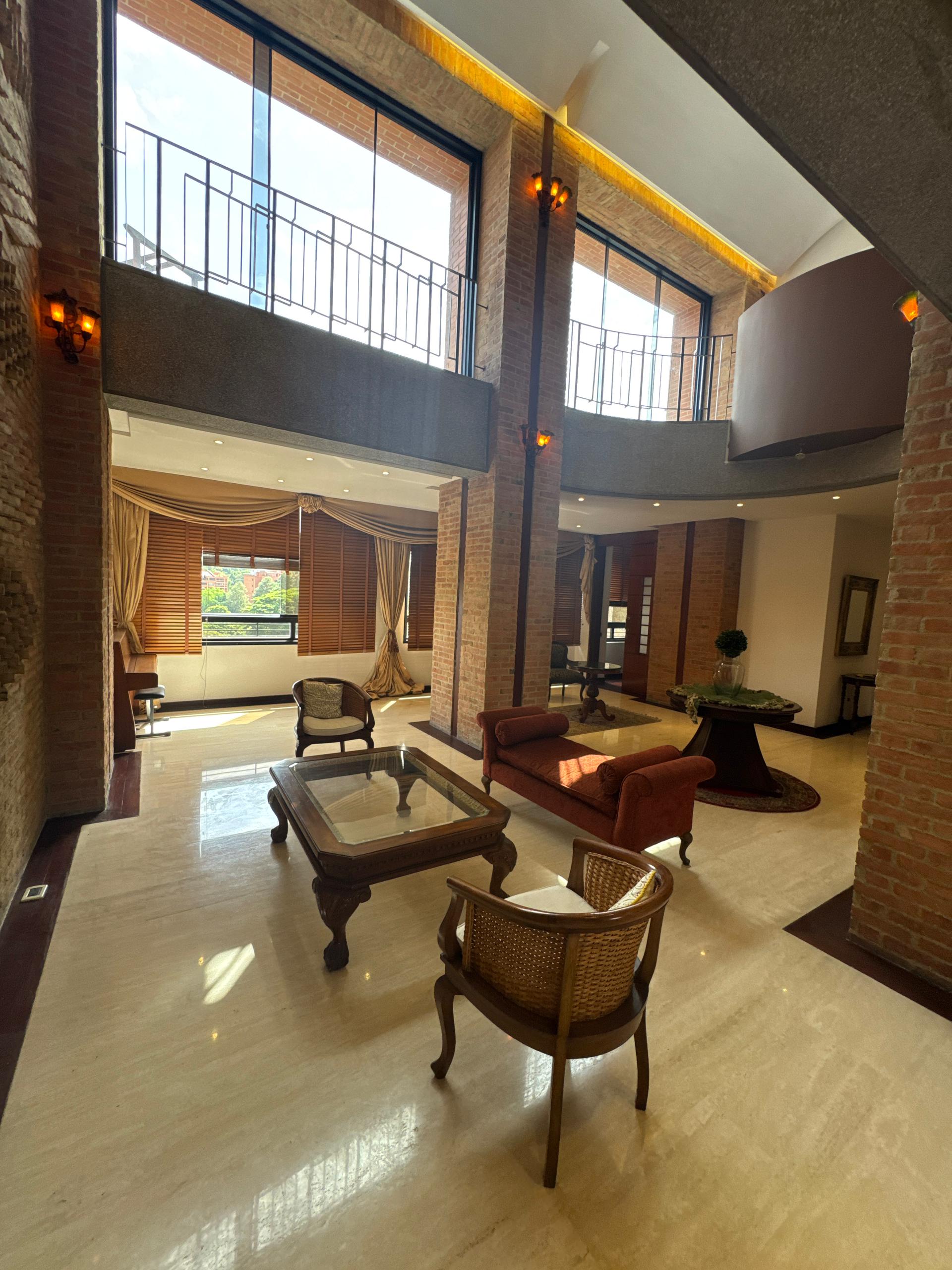 Se vende/alquila PH 354,95m² 3h+1s/5b+1s/4e Los Samanes - Otras fotos