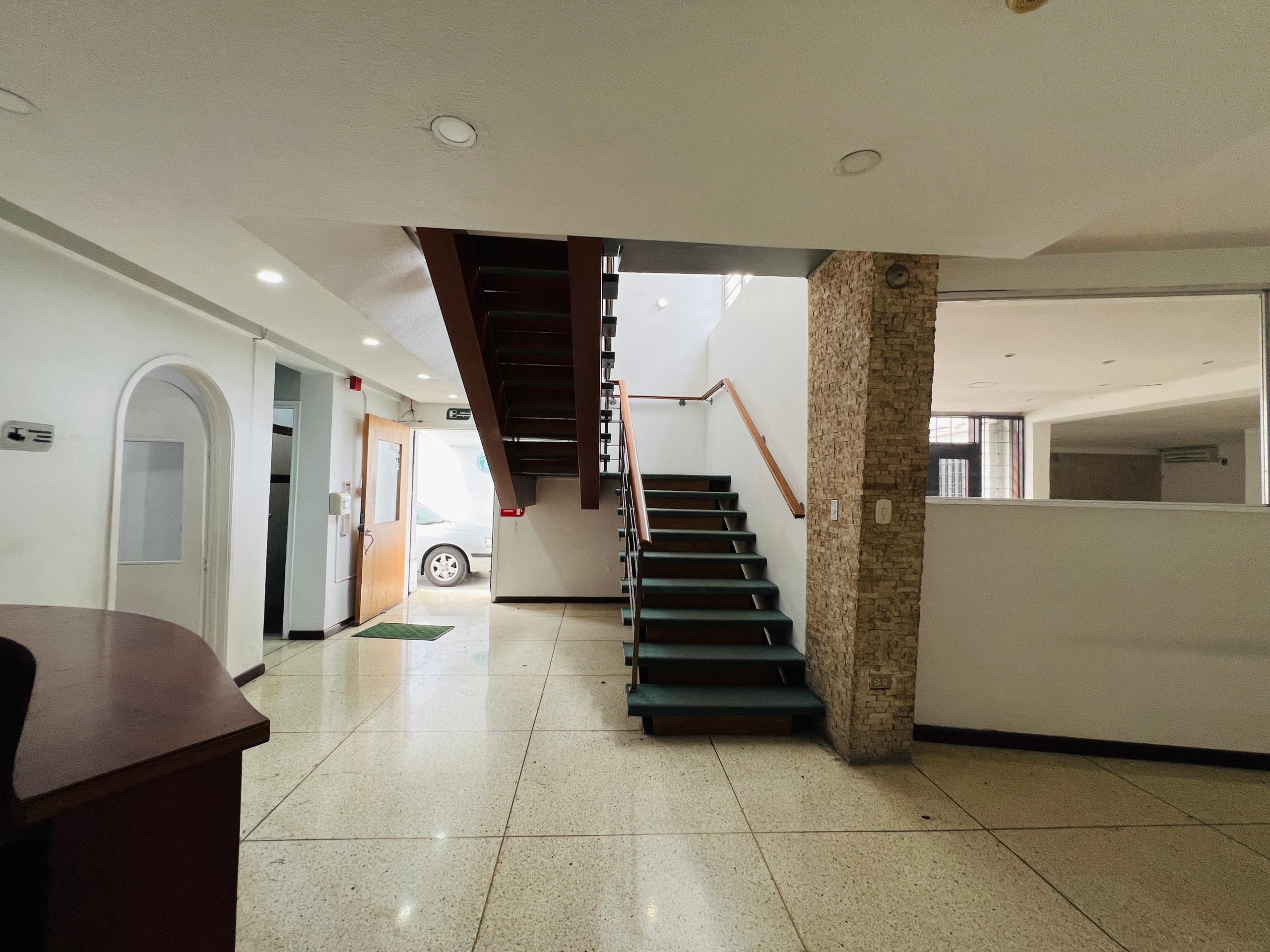 Se vende casa 648m² 18h/3b/12p Chuao 3
