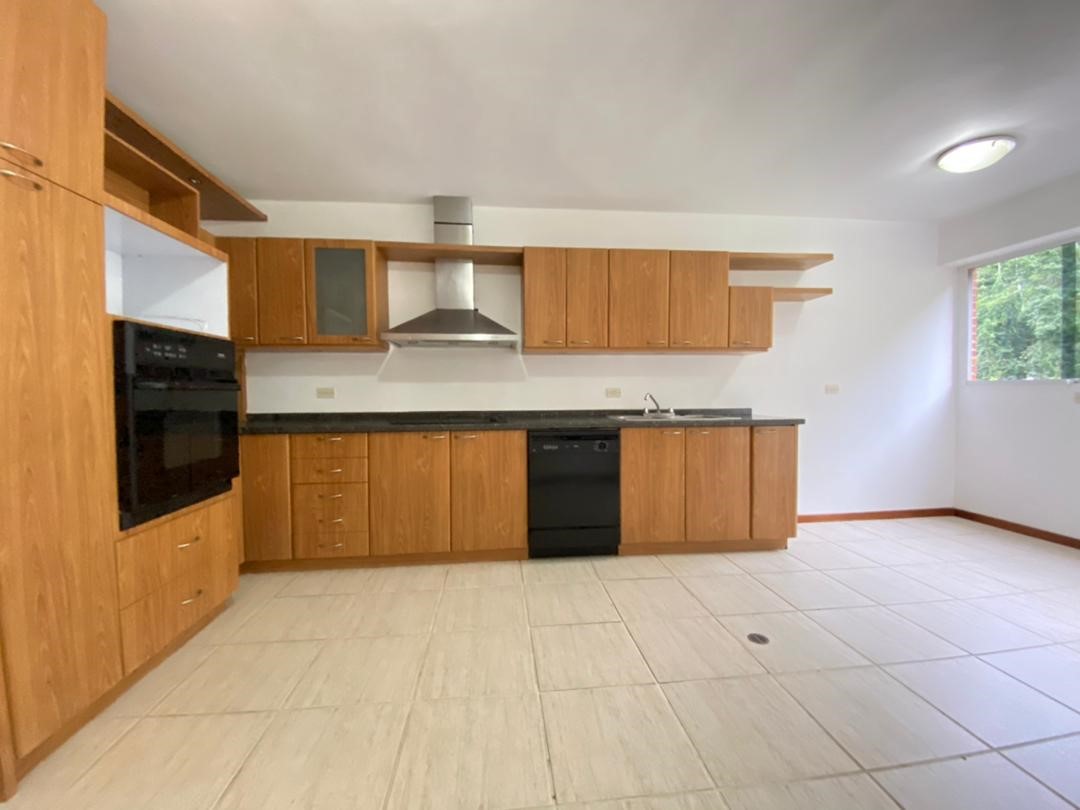 Se vende apto 220m² -3h+s/4b+s/4p en Lomas de La Lagunita - Otras fotos