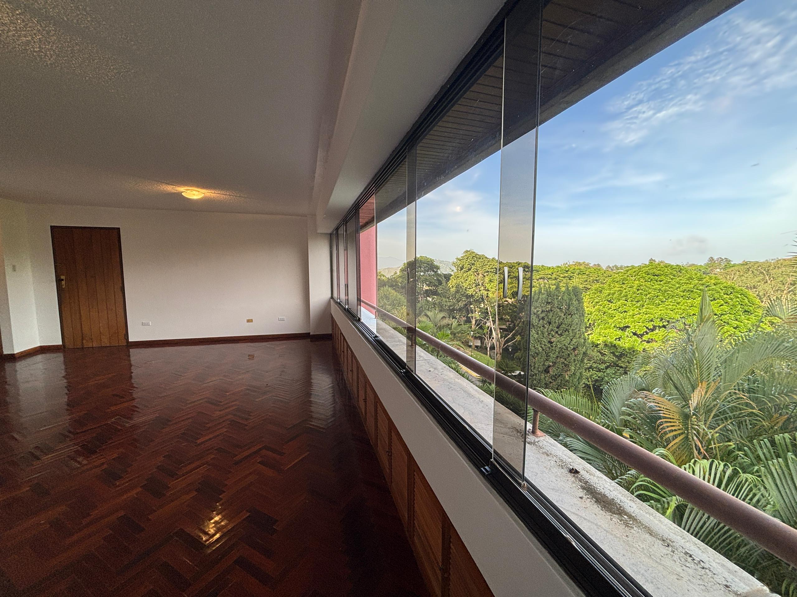 Se vende Apto 238m² 3h+s/2b+s/3p La Lagunita - Otras fotos