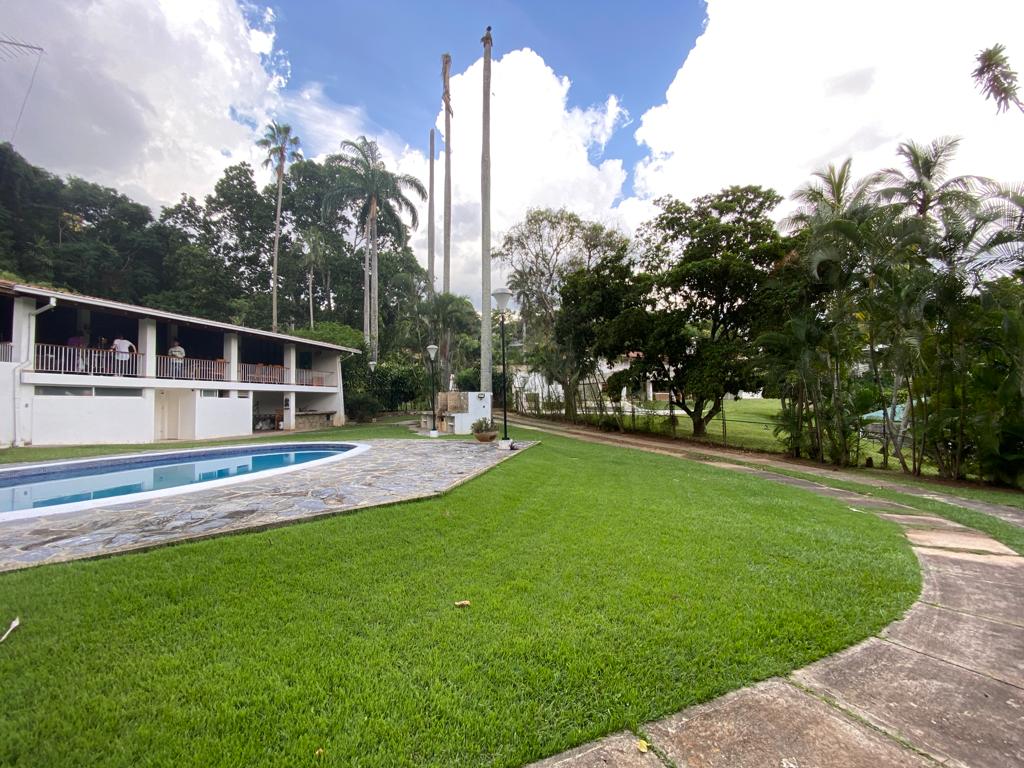 Se vende casa 4000m² 6h+1s/6b+1s/10e Valle Arriba - Otras fotos