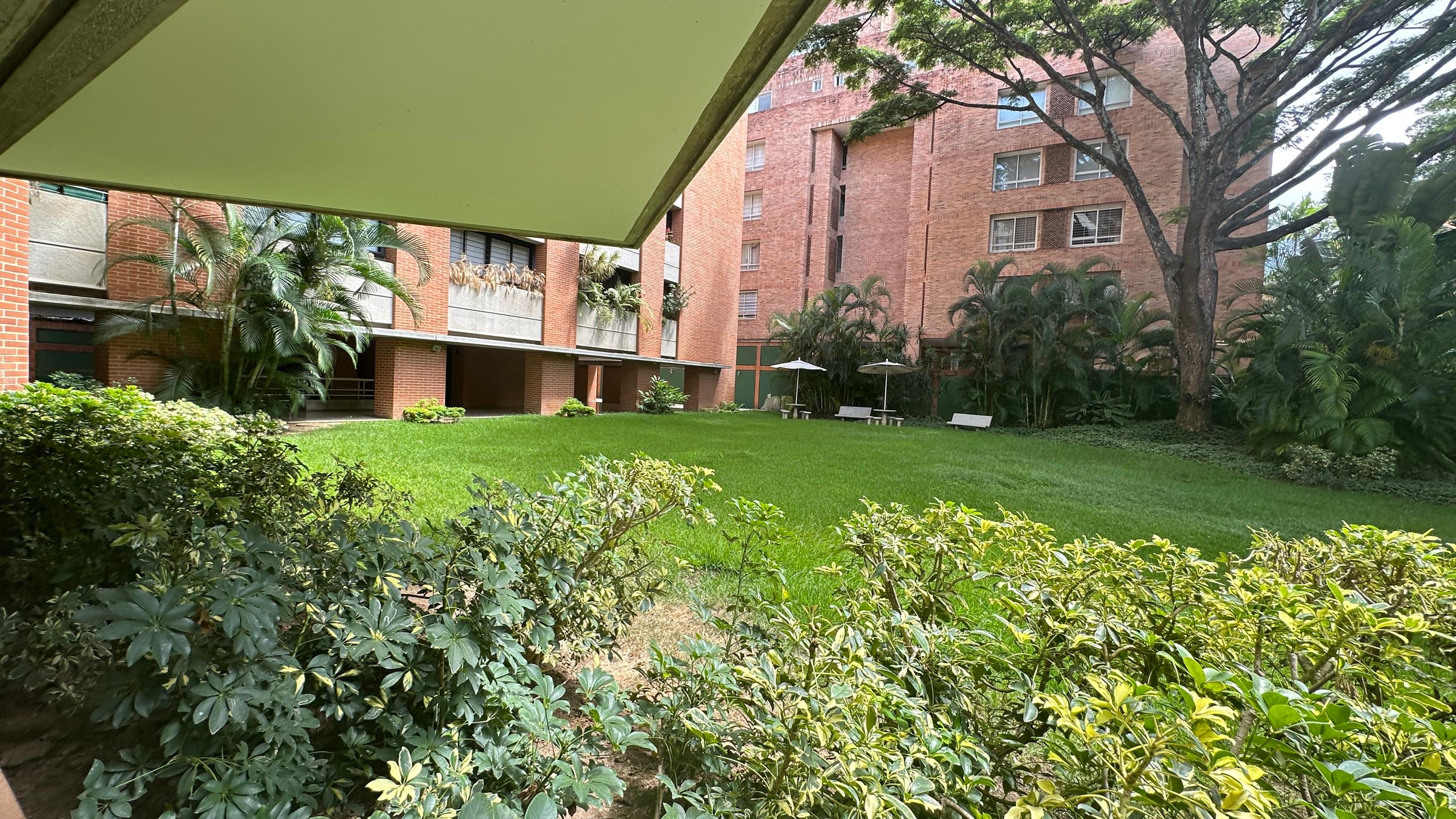 Se alquila apto 148m² 3h+s/3.5b+s/2p Campo Alegre - Otras fotos