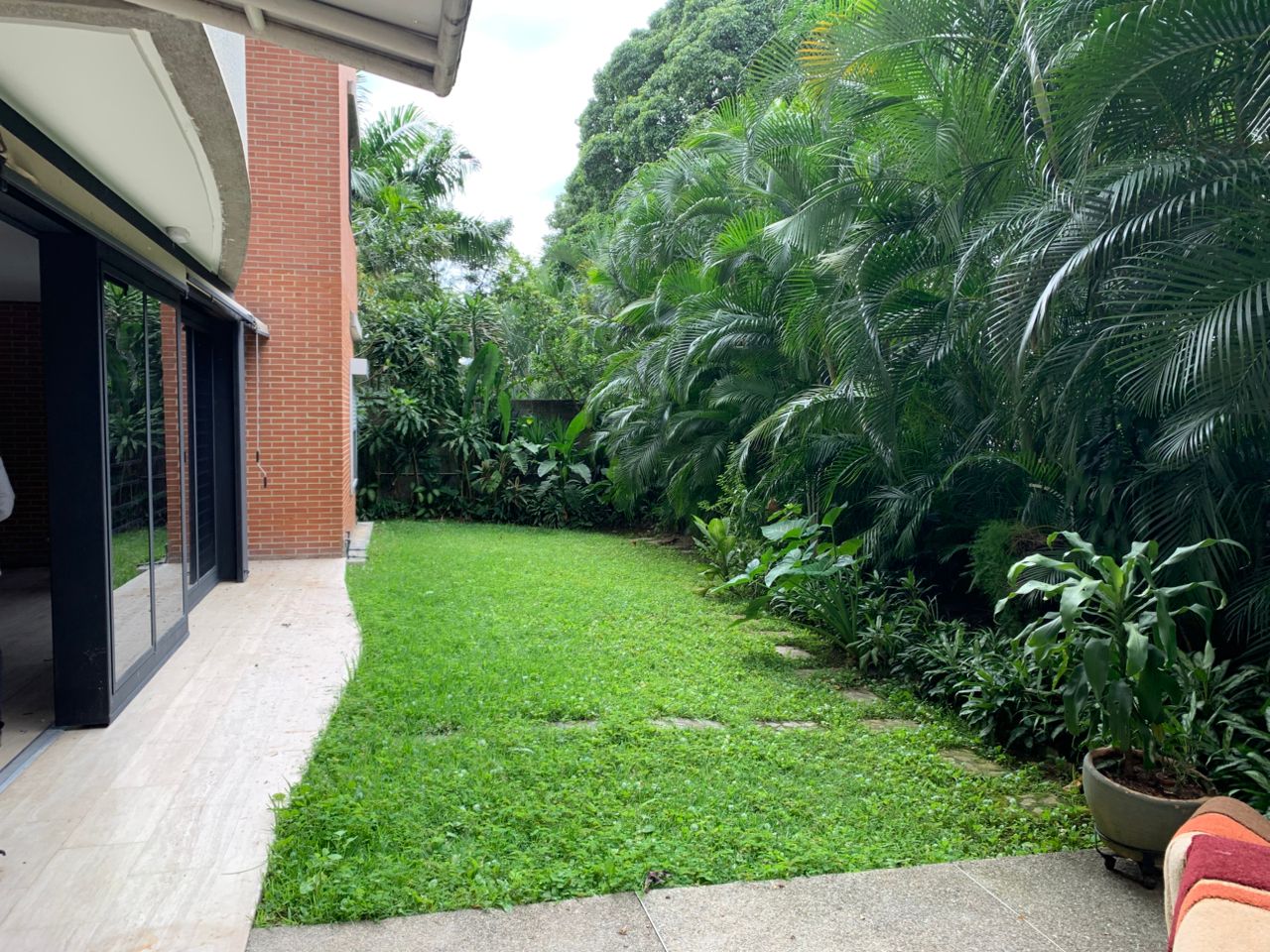 Se alquila Apto PB 270m² 3h+s/2b+s/3p Alta Florida - Otras fotos