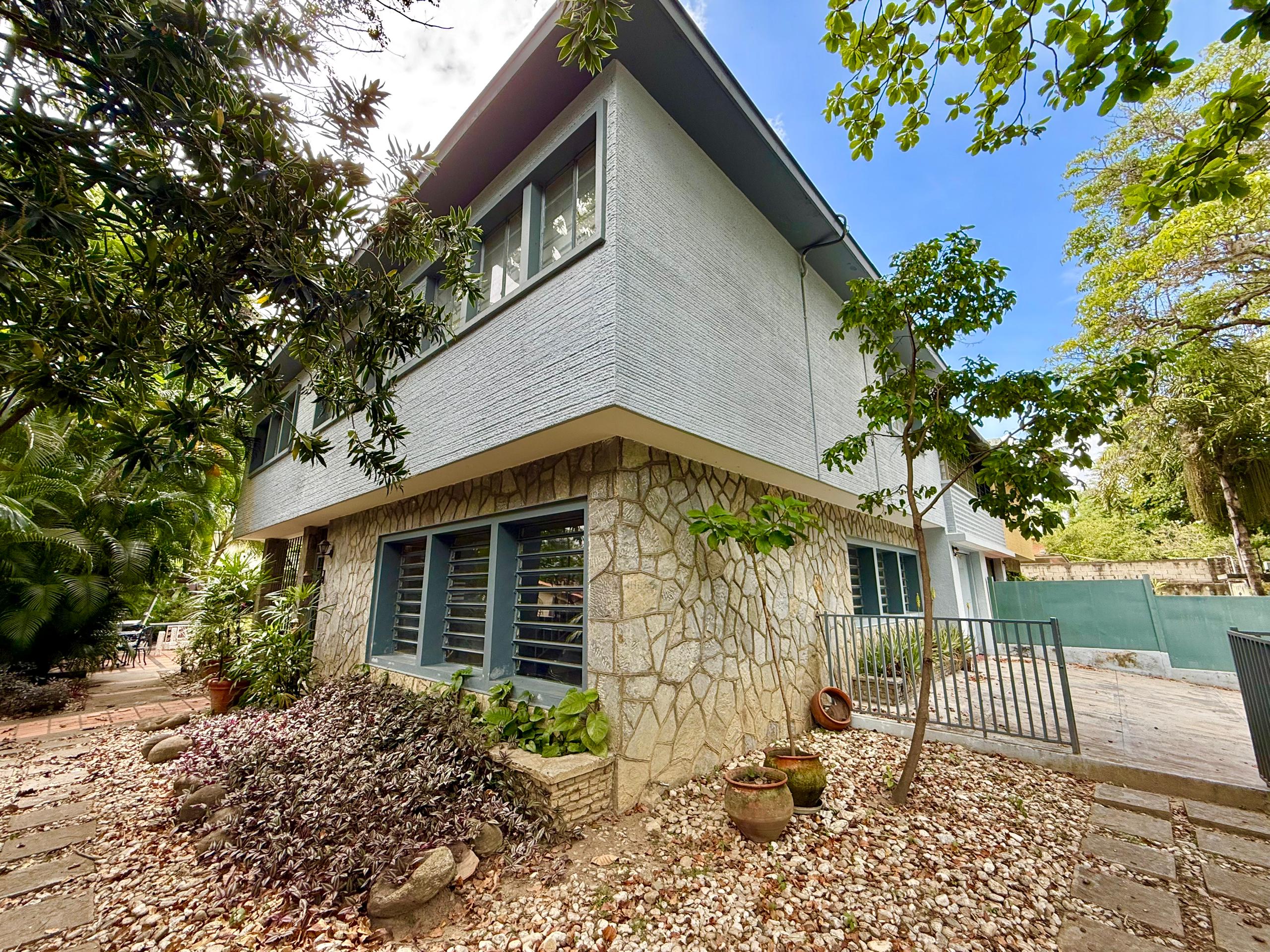 Se vende casa 1700m² 6h+2s/6b+2s/6p La Floresta 2
