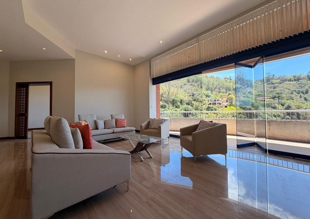 Se alquila Apto 380m² 4h+s/4.5b+s/5p La Lagunita 1