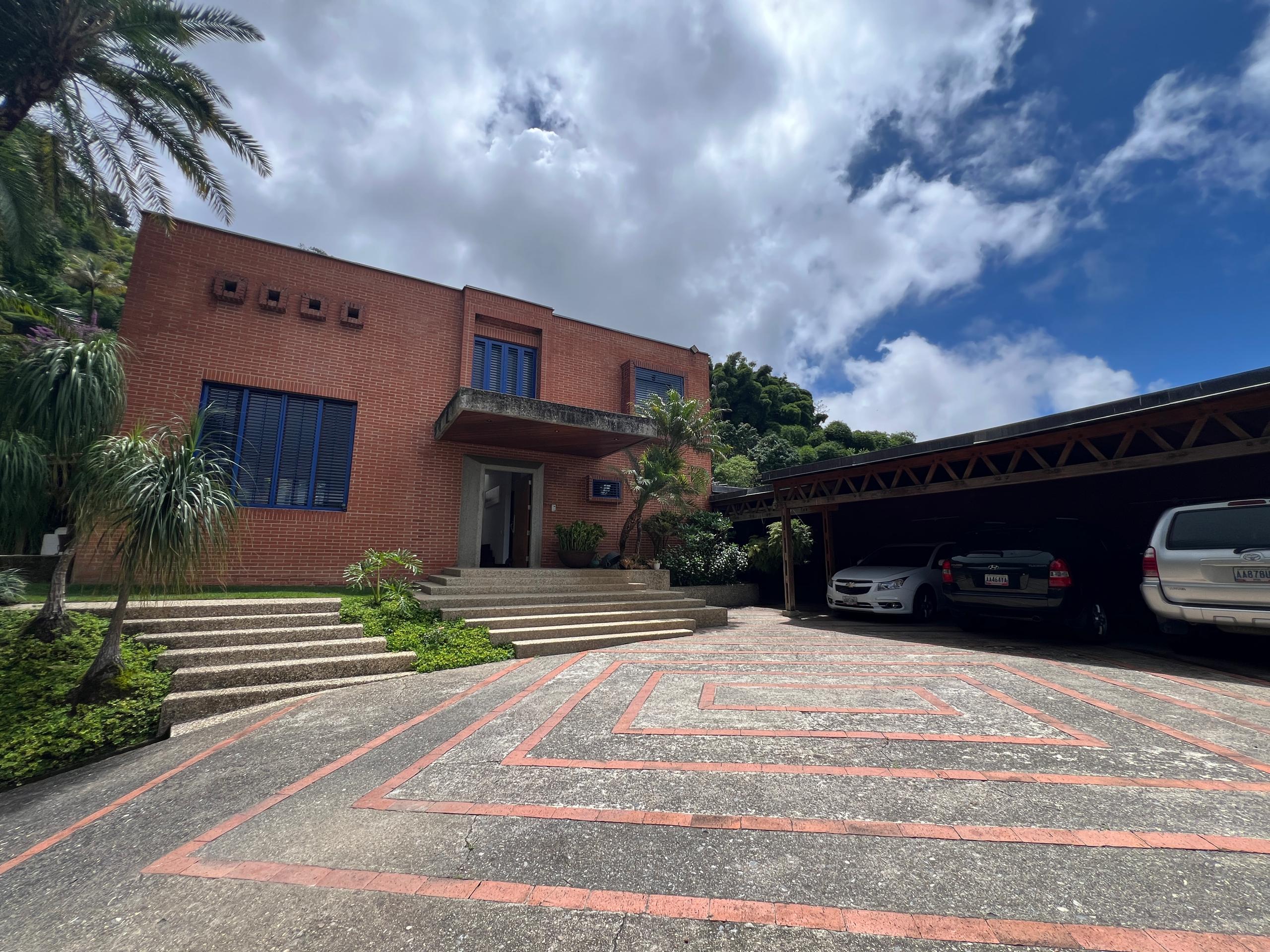 Se vende Casa 1.890m² 4h+2s/4.5b+s/6p Alto Hatillo 2