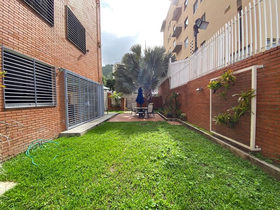 Se Vende  Apto 410m² 3h+1s/4b+1s/3p Los Chorros - Otras fotos