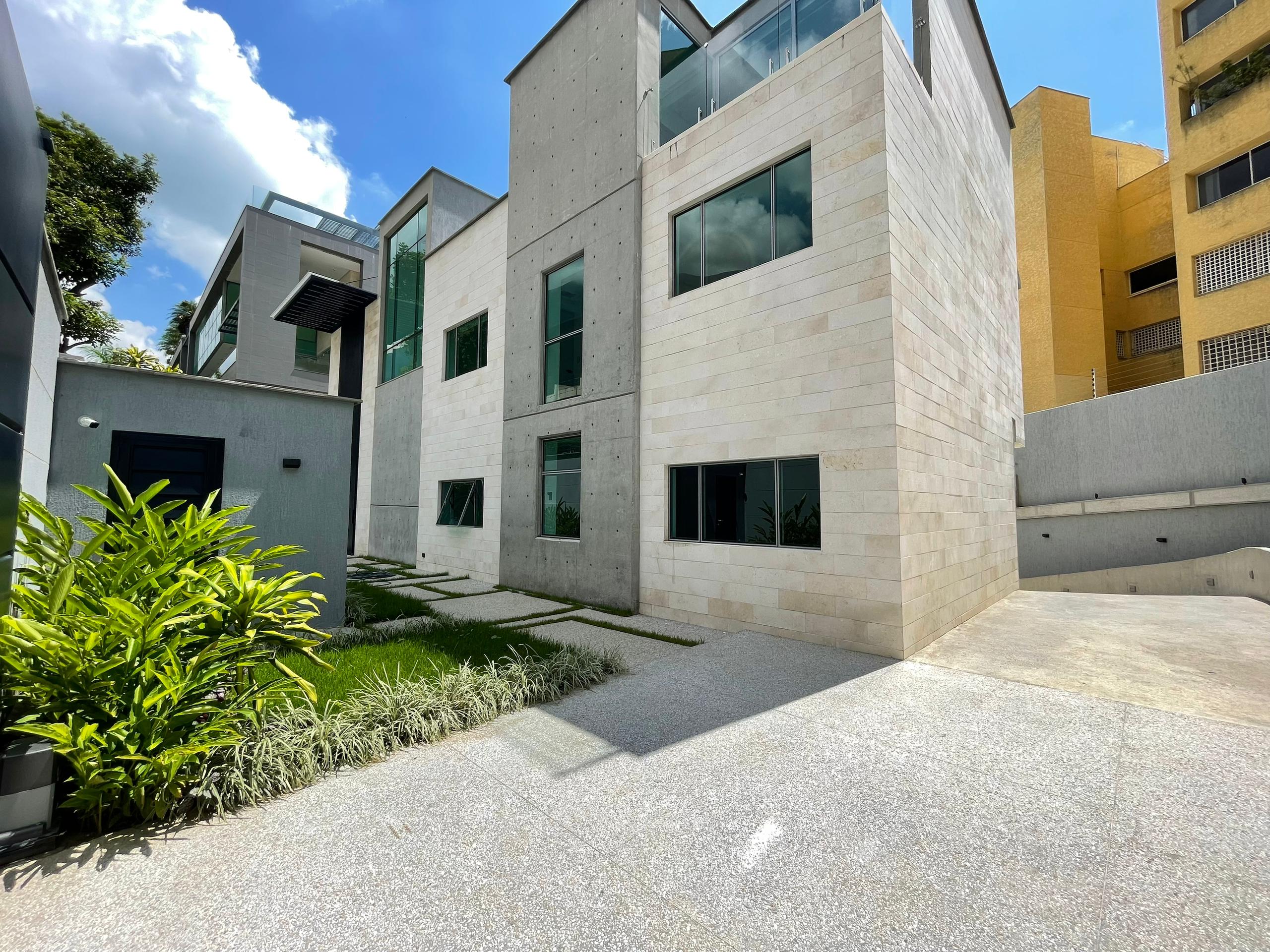 Se alquila casa 892m² 4h+1s/4b+1s/6e Altamira 1