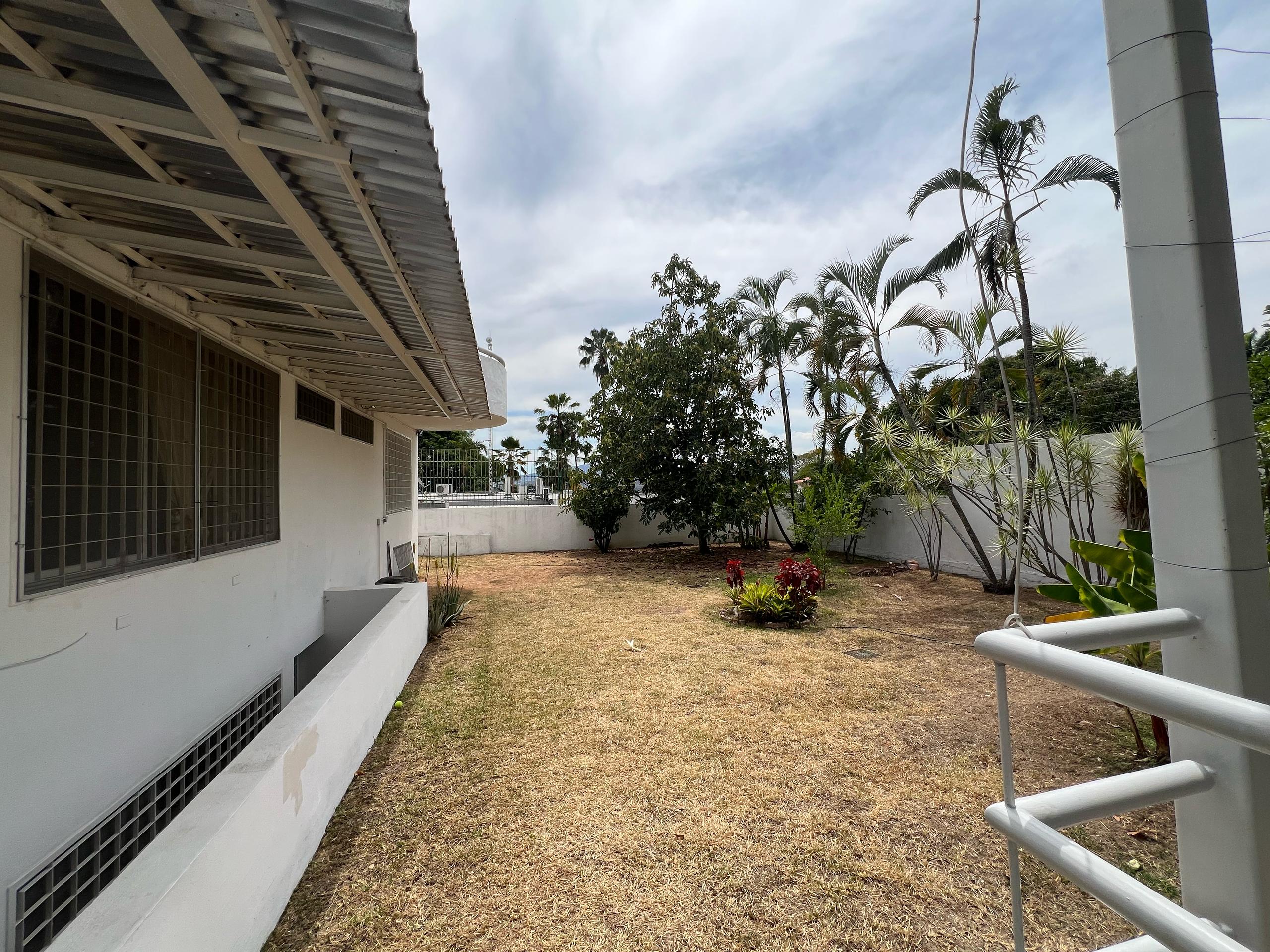 Se vende casa 1000m² 3h+1s/3b+1s/10e Country Club - Otras fotos