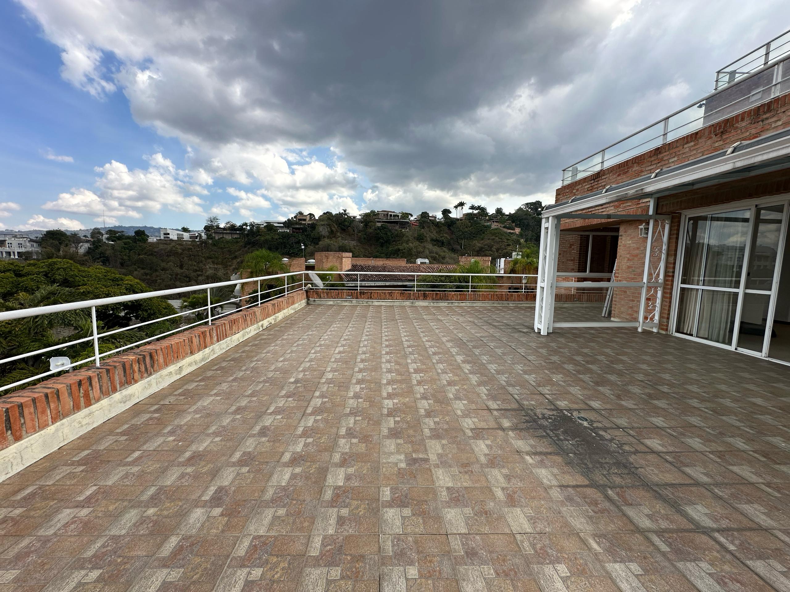 Se vende Apto duplex 345m² 3h+s/3b+s/4p Lomas de chuao - Otras fotos