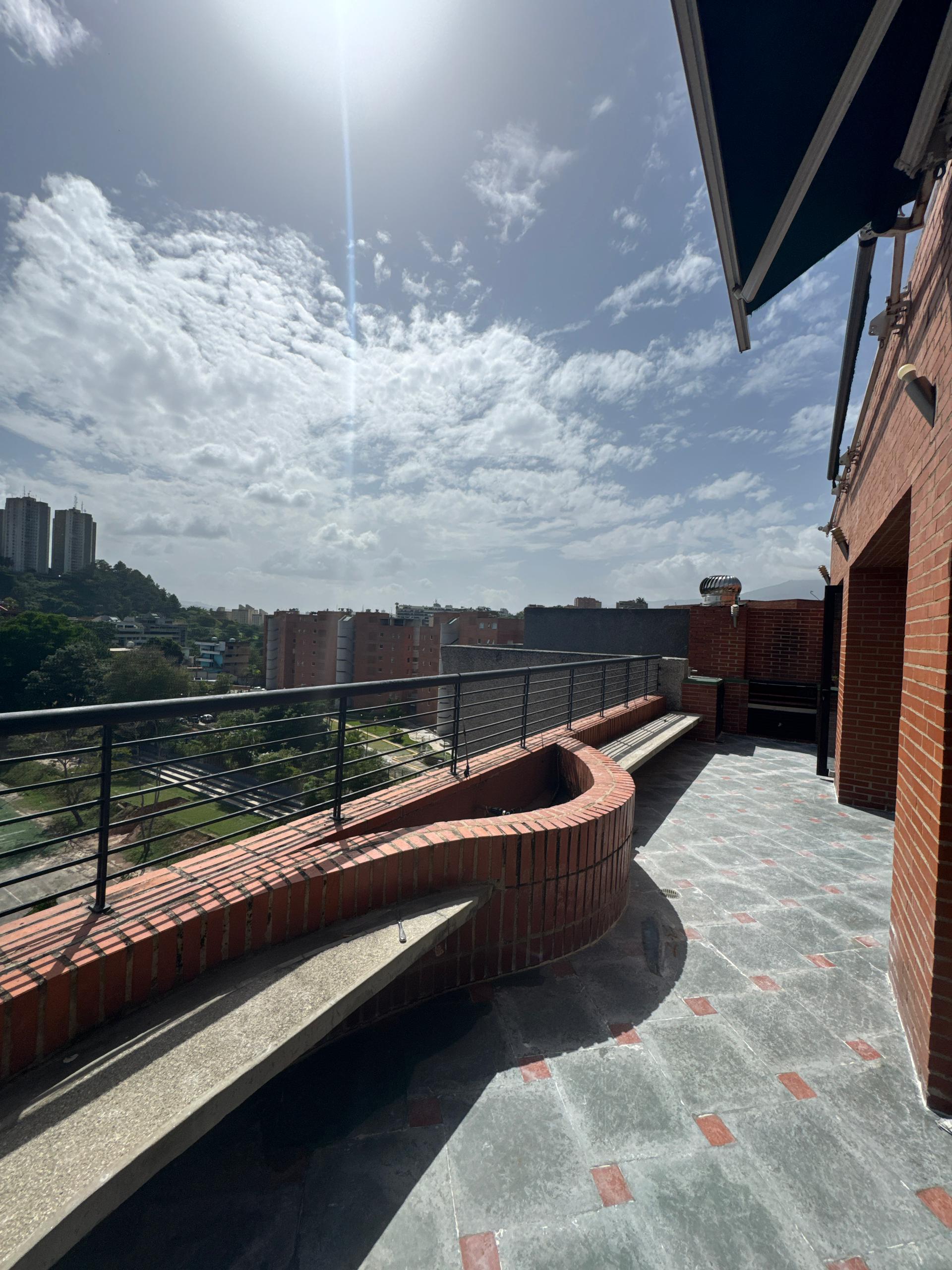 Se vende/alquila PH 354,95m² 3h+1s/5b+1s/4e Los Samanes - Otras fotos