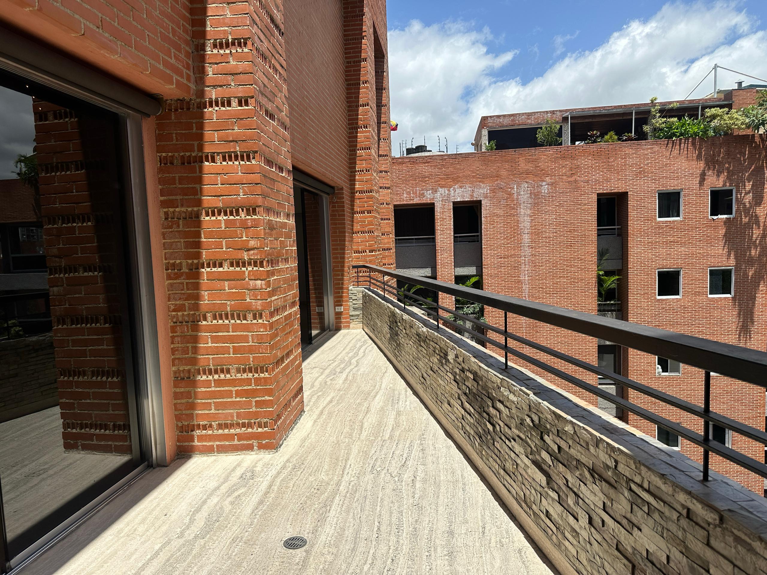 Se Vende PH Triplex 544m² 4h+s/4.5b+s/4e Campo Alegre - Otras fotos