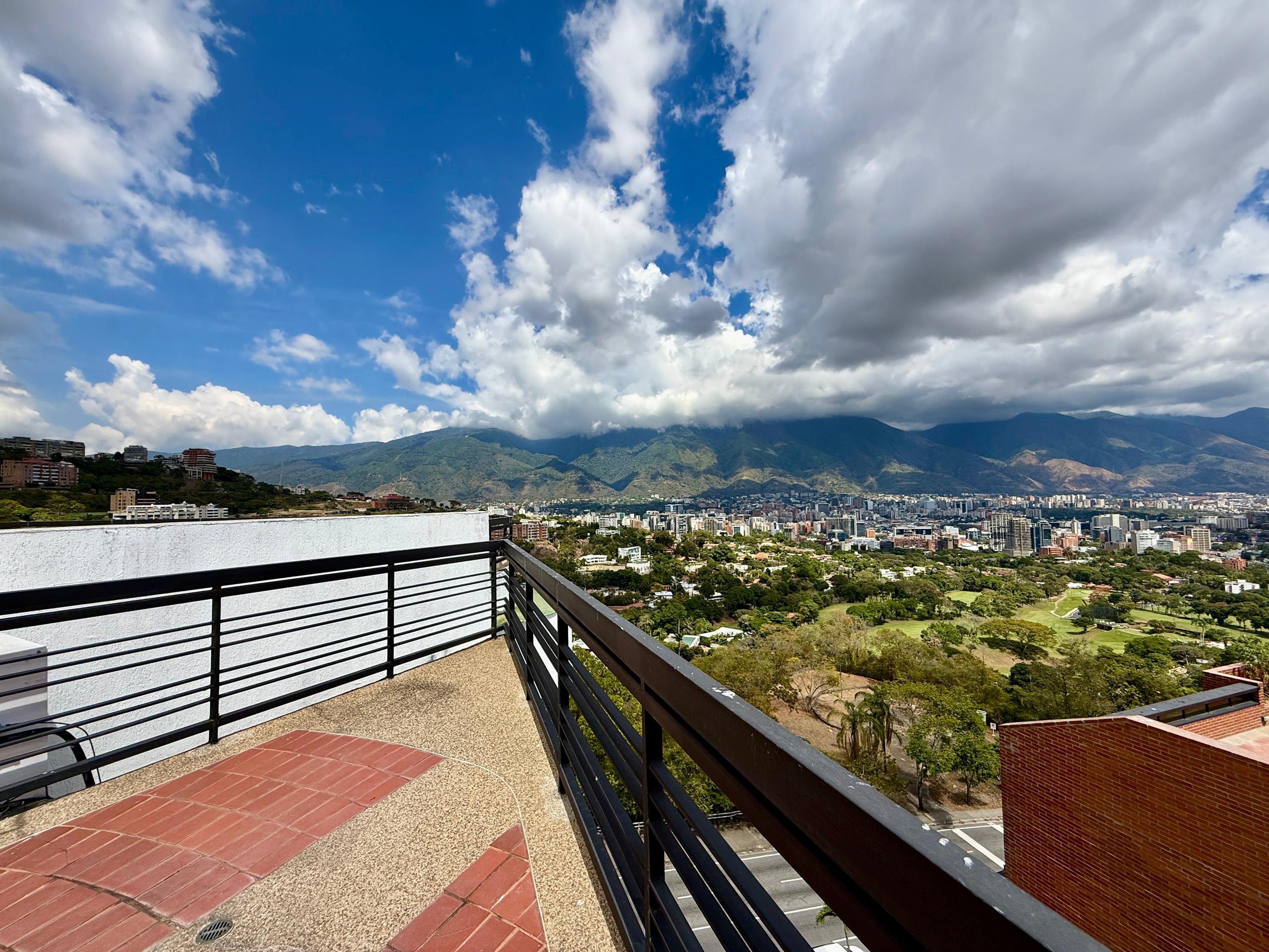 Se vende Apto PH 355m² 3h+1s/4b+1s/4p Colinas de Valle Arriba - Otras fotos