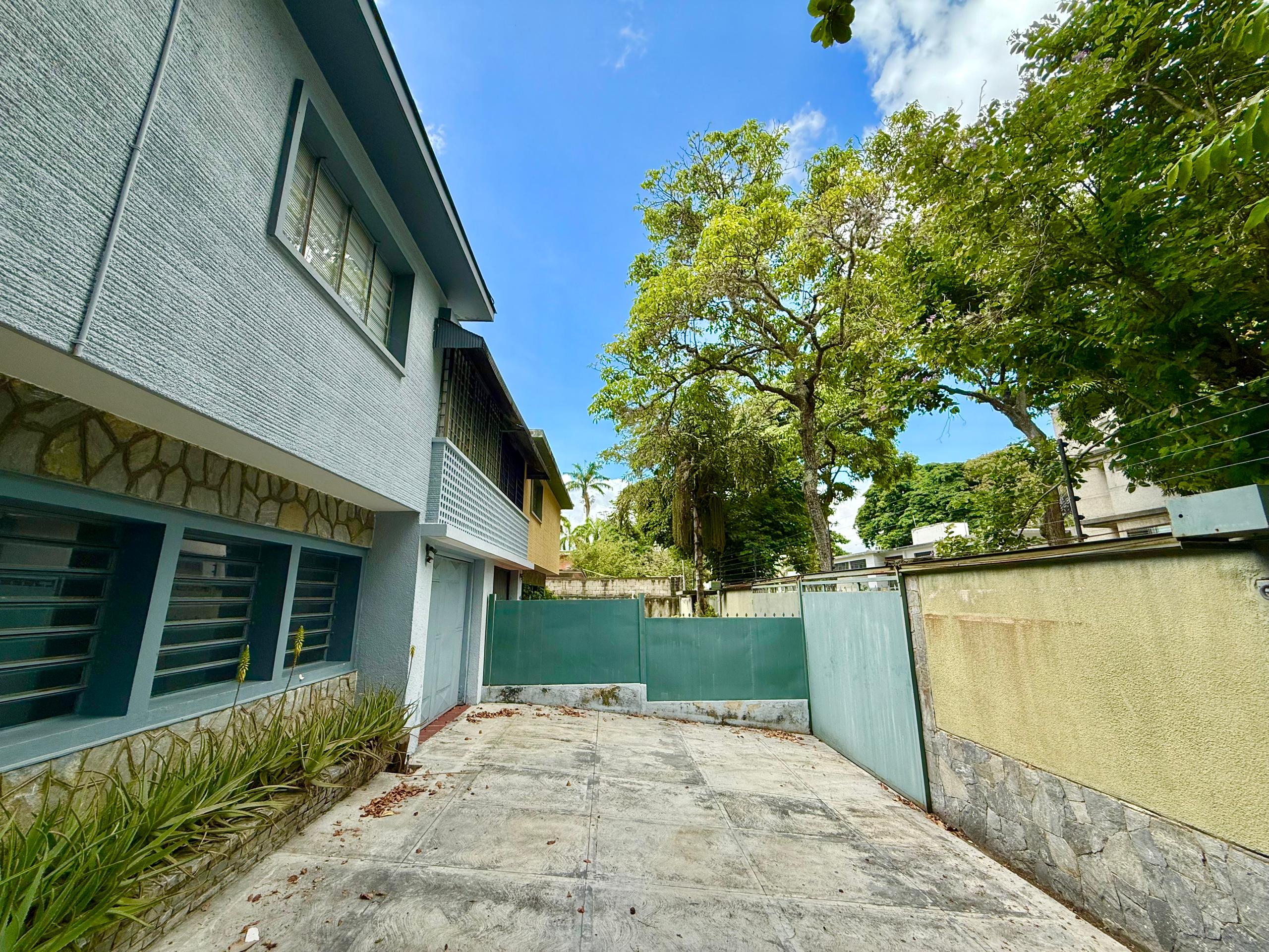 Se vende casa 1700m² 6h+2s/6b+2s/6p La Floresta 3
