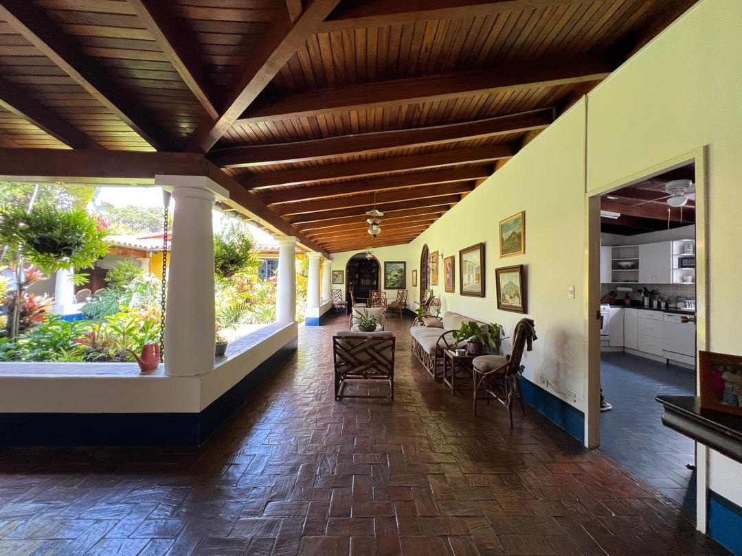 Se vende Casa 1.000m² 5h+s/4b+s/5p Los Chorros 1