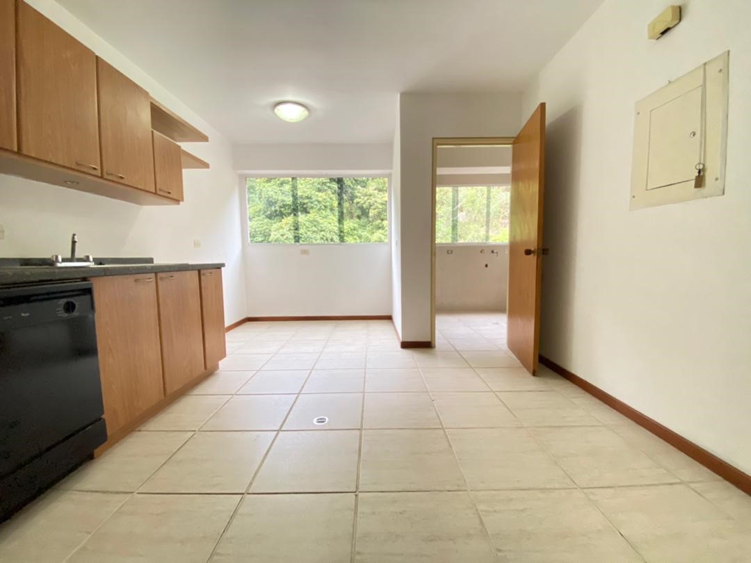 Se vende apto 220m² -3h+s/4b+s/4p en Lomas de La Lagunita - Otras fotos