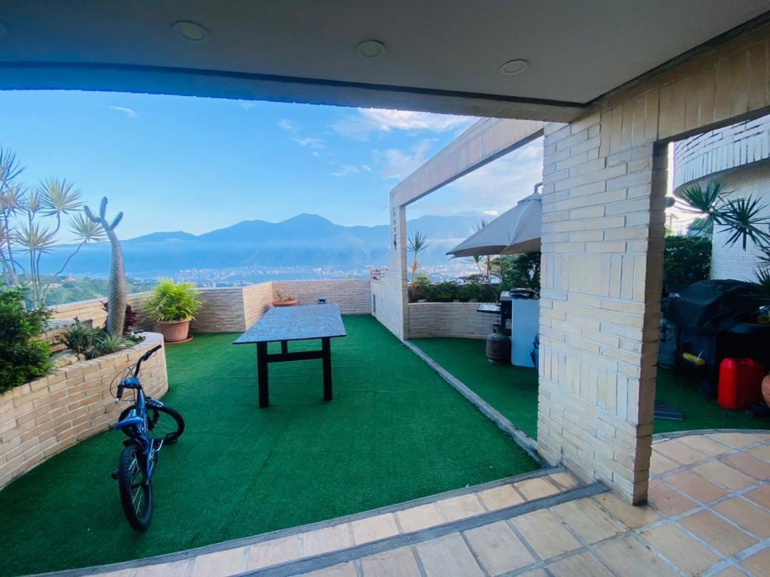Se vende PH 250m² 4h/3b/4p Los Naranjos del Cafetal - Otras fotos