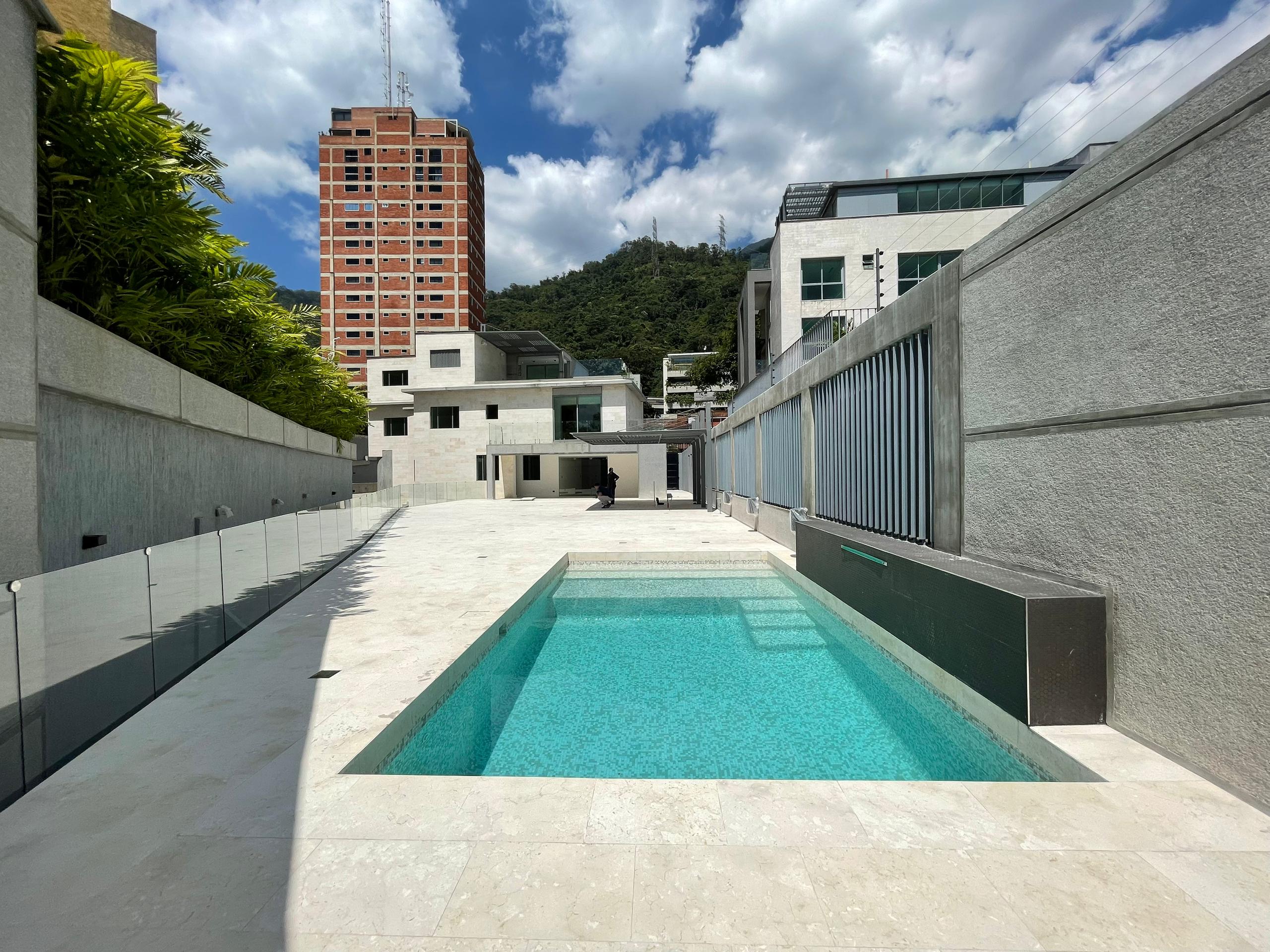 Se alquila casa 892m² 4h+1s/4b+1s/6e Altamira 4