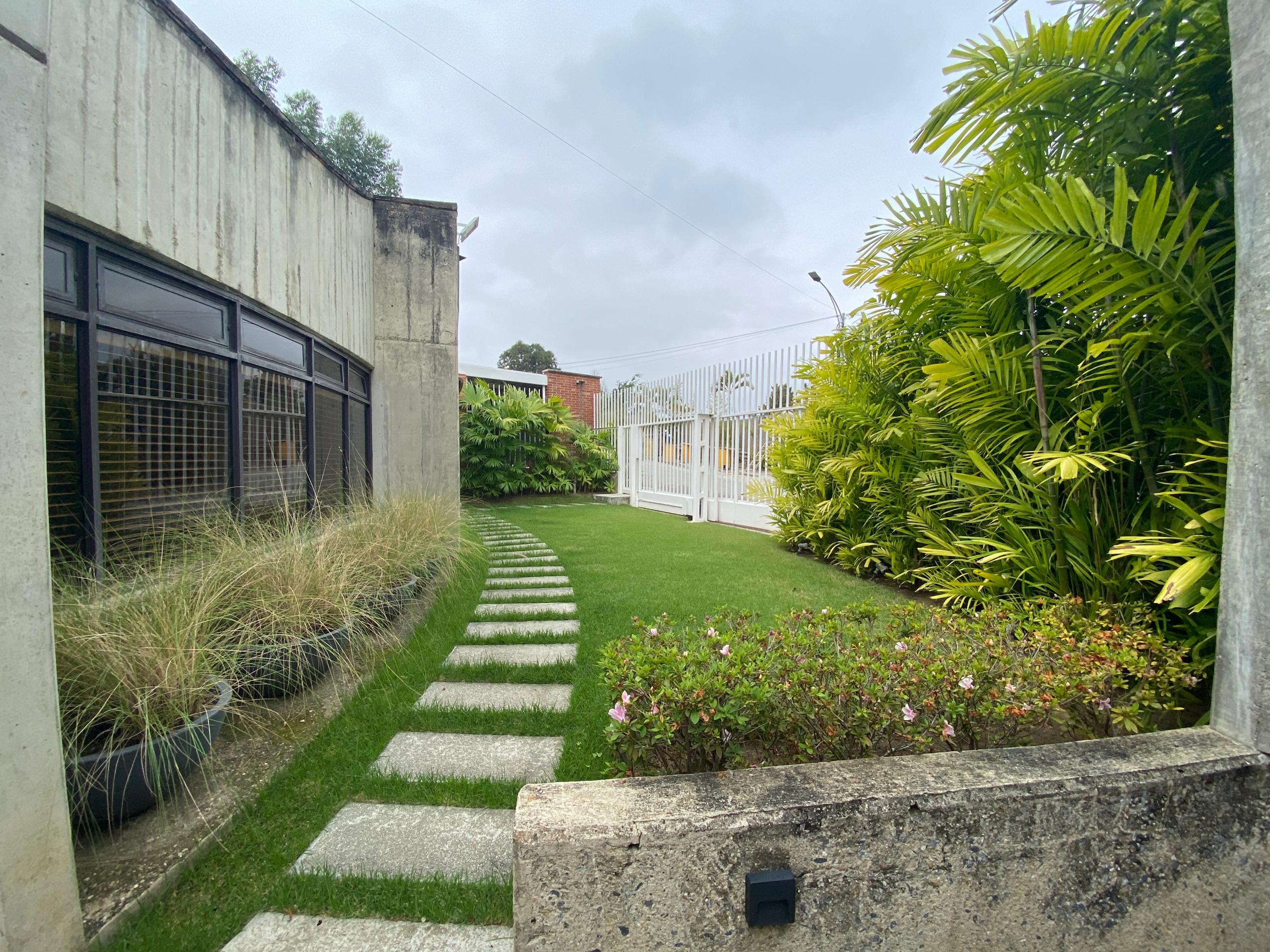 Se vende casa 2000m² 4h+s/4b+s/7e Cerro verde - Otras fotos