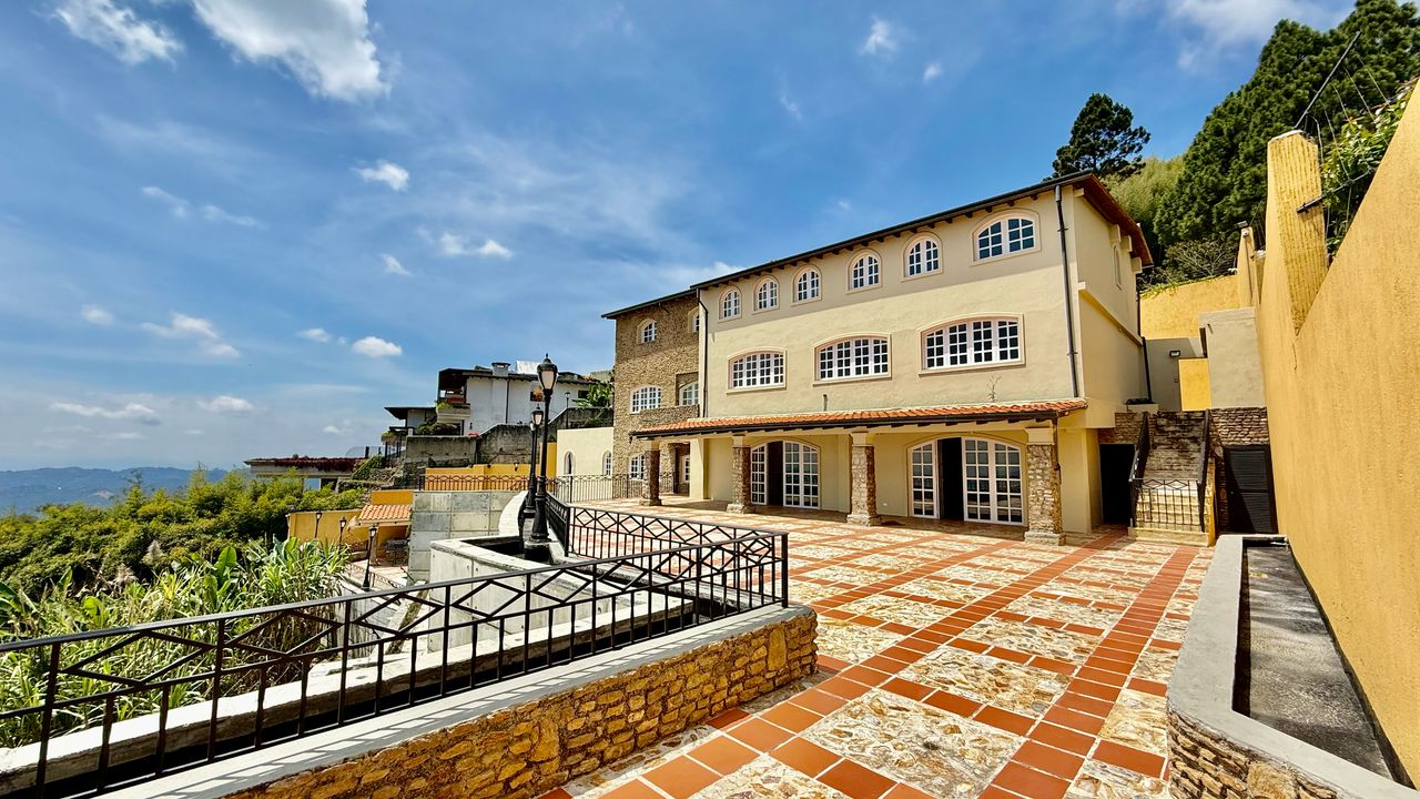Se vende casa 2015m² 6h+2s/11b+1s/9e Alto Hatillo - Otras fotos