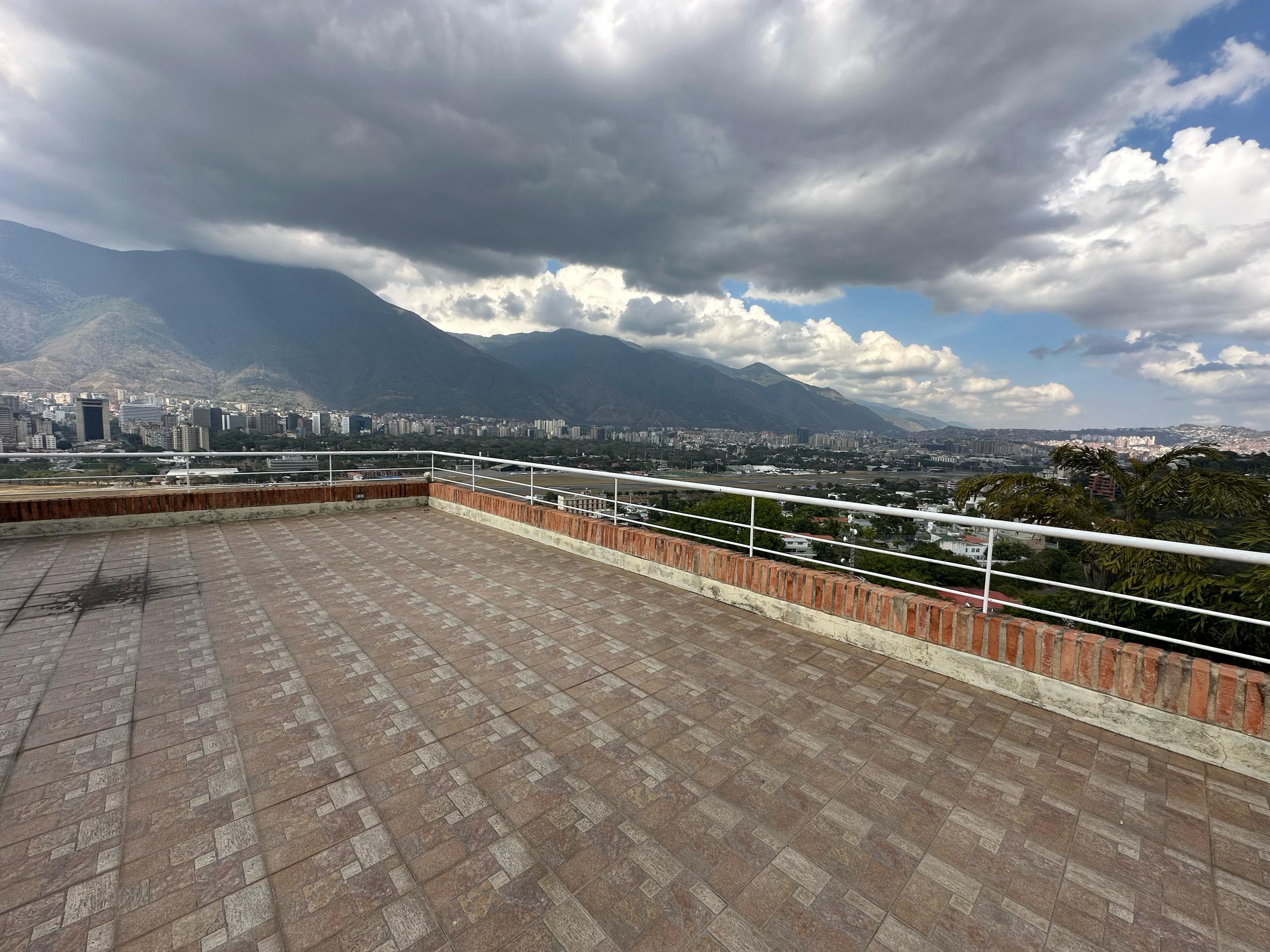 Se vende Apto duplex 345m² 3h+s/3b+s/4p Lomas de chuao - Otras fotos