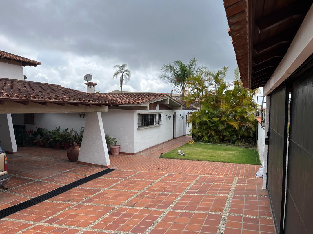 Se vende casa 1300m² 5h+1s/5b+1s/5p La Lagunita - Otras fotos