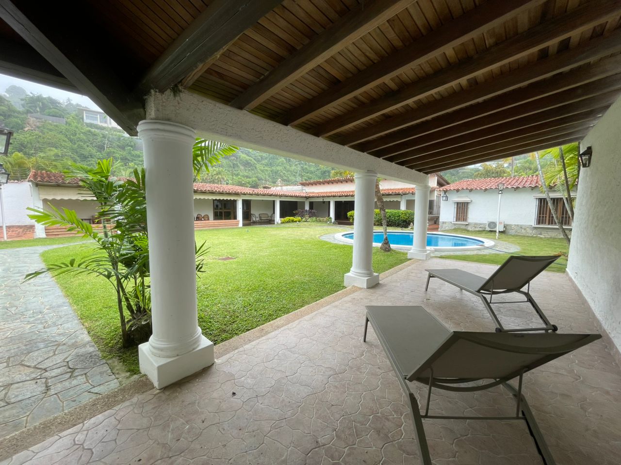 Se vende casa 2023m² 5h+2s/12b+2s/12p Cerro Verde - Otras fotos