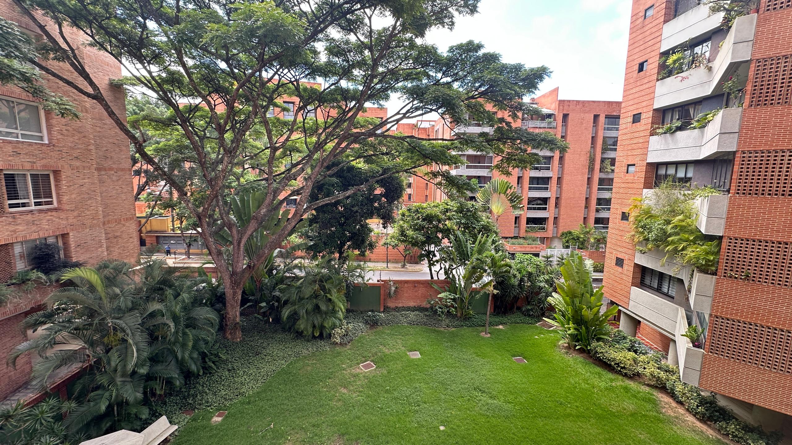 Se alquila apto 148m² 3h+s/3.5b+s/2p Campo Alegre - Otras fotos