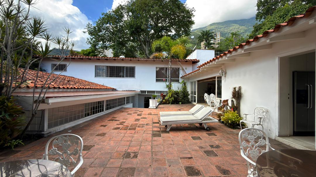 Se vende casa 1000m² 5h+3s/4b+s/4p Altamira - Otras fotos