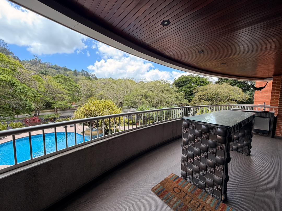 Se alquila Apto 380m² 4h+s/4.5b+s/5p La Lagunita 2