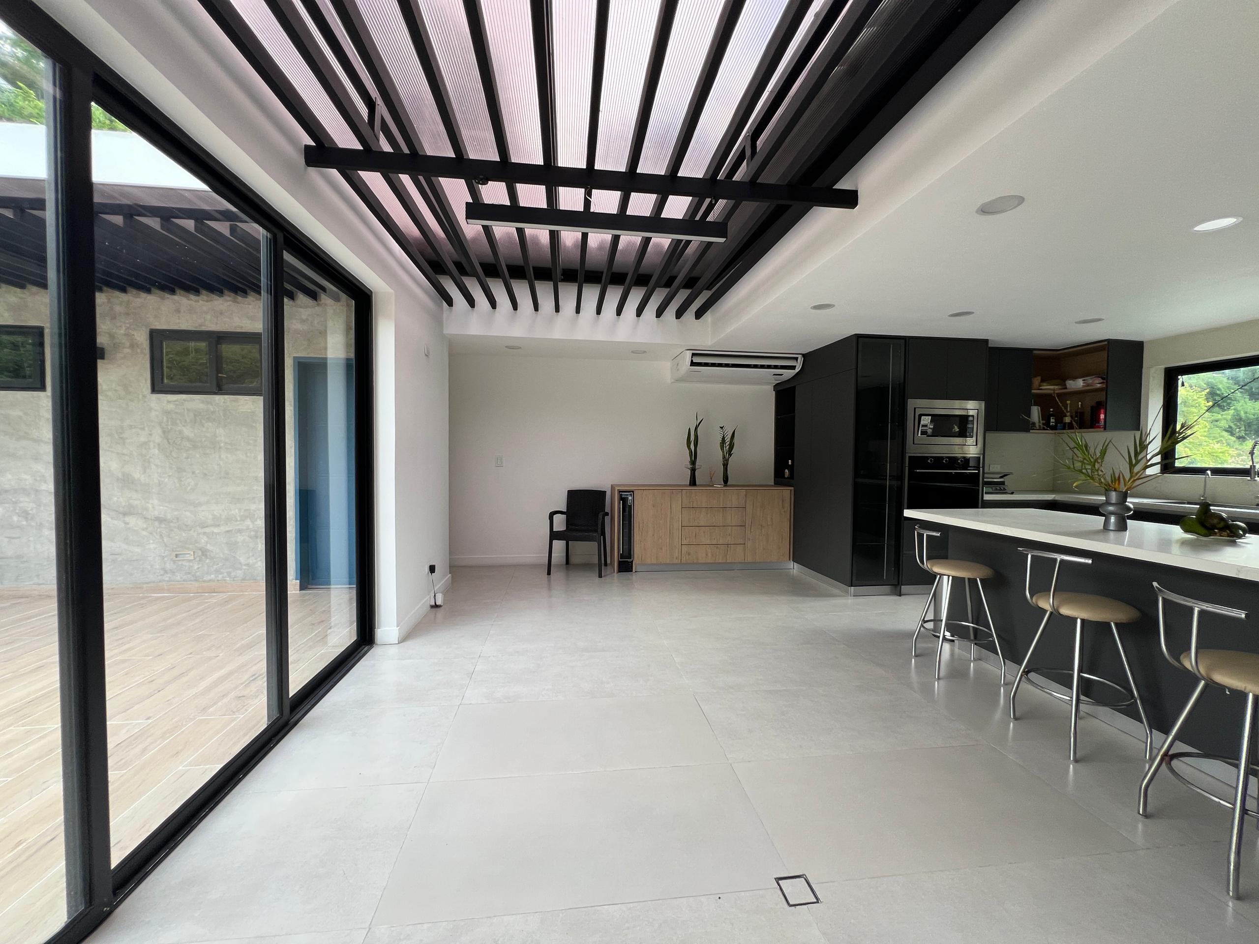Se vende/alquila casa 1240m² 23h/17b/3e Colinas de Bello Monte 3