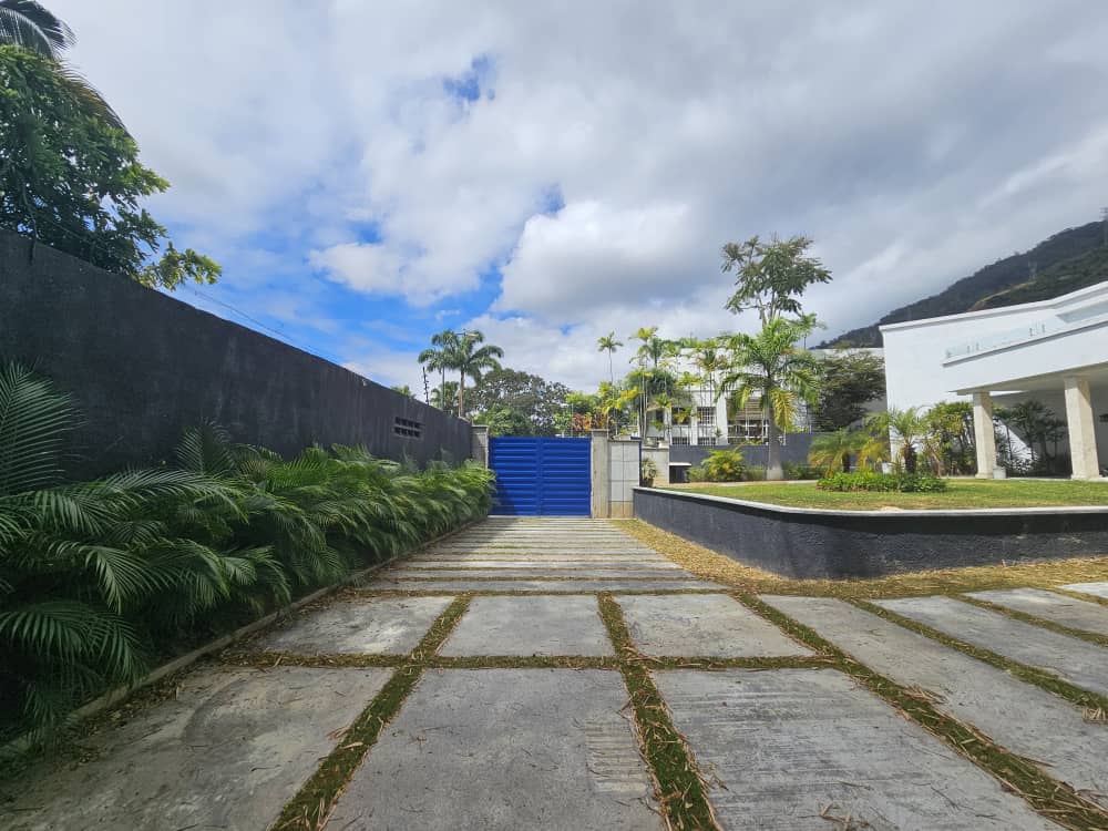 Se Vende/alquila casa 1600m² - 5h/7b/20p - Country Club 4