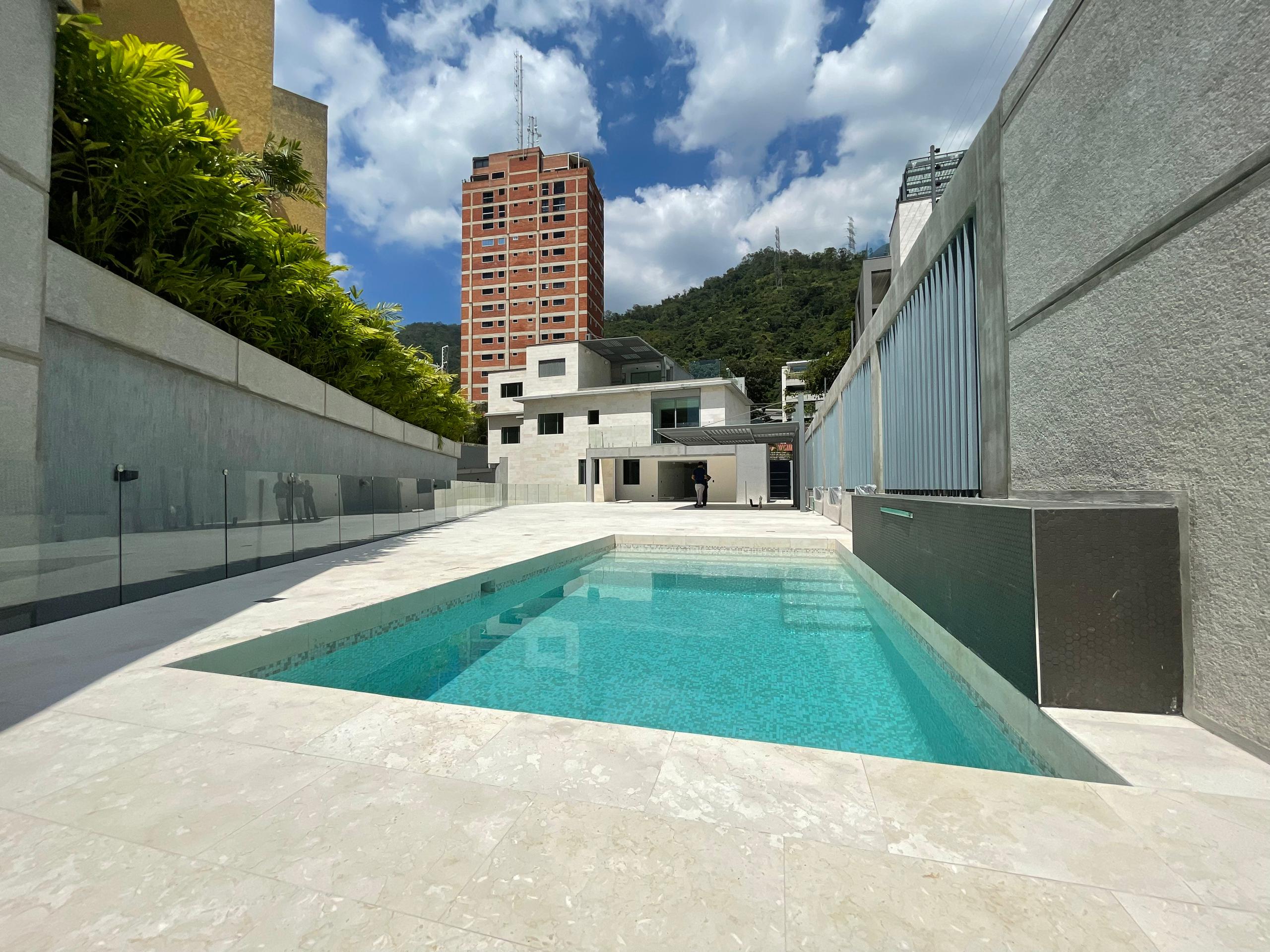 Se alquila casa 892m² 4h+1s/4b+1s/6e Altamira 3