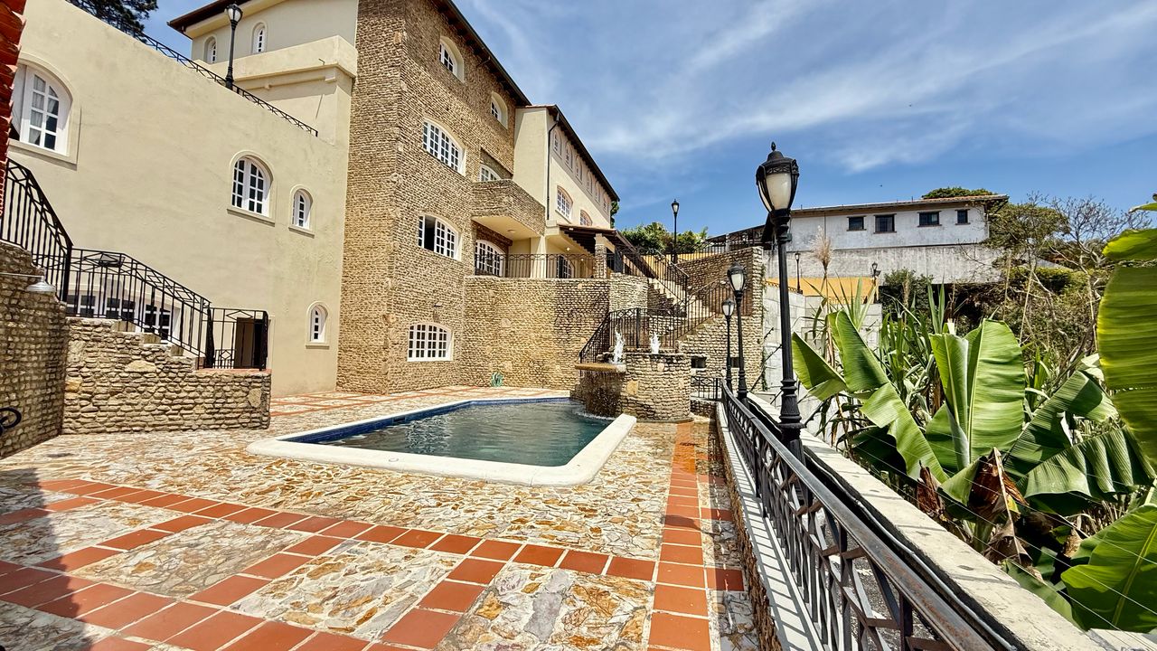 Se vende casa 2015m² 6h+2s/11b+1s/9e Alto Hatillo - Otras fotos