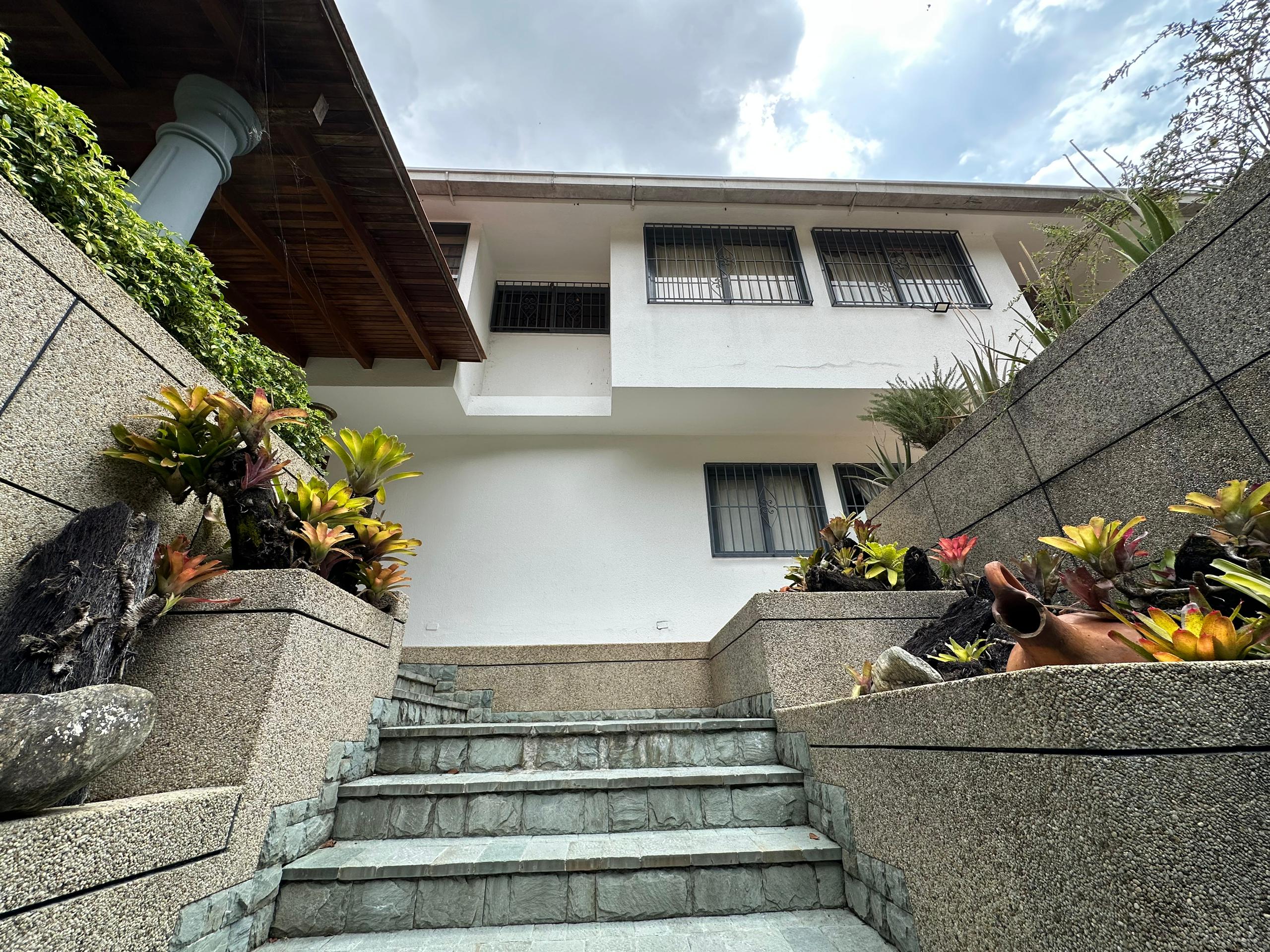 Se vende casa 520m² 4h/2b+2v/6p Colinas de Bello Monte - Otras fotos