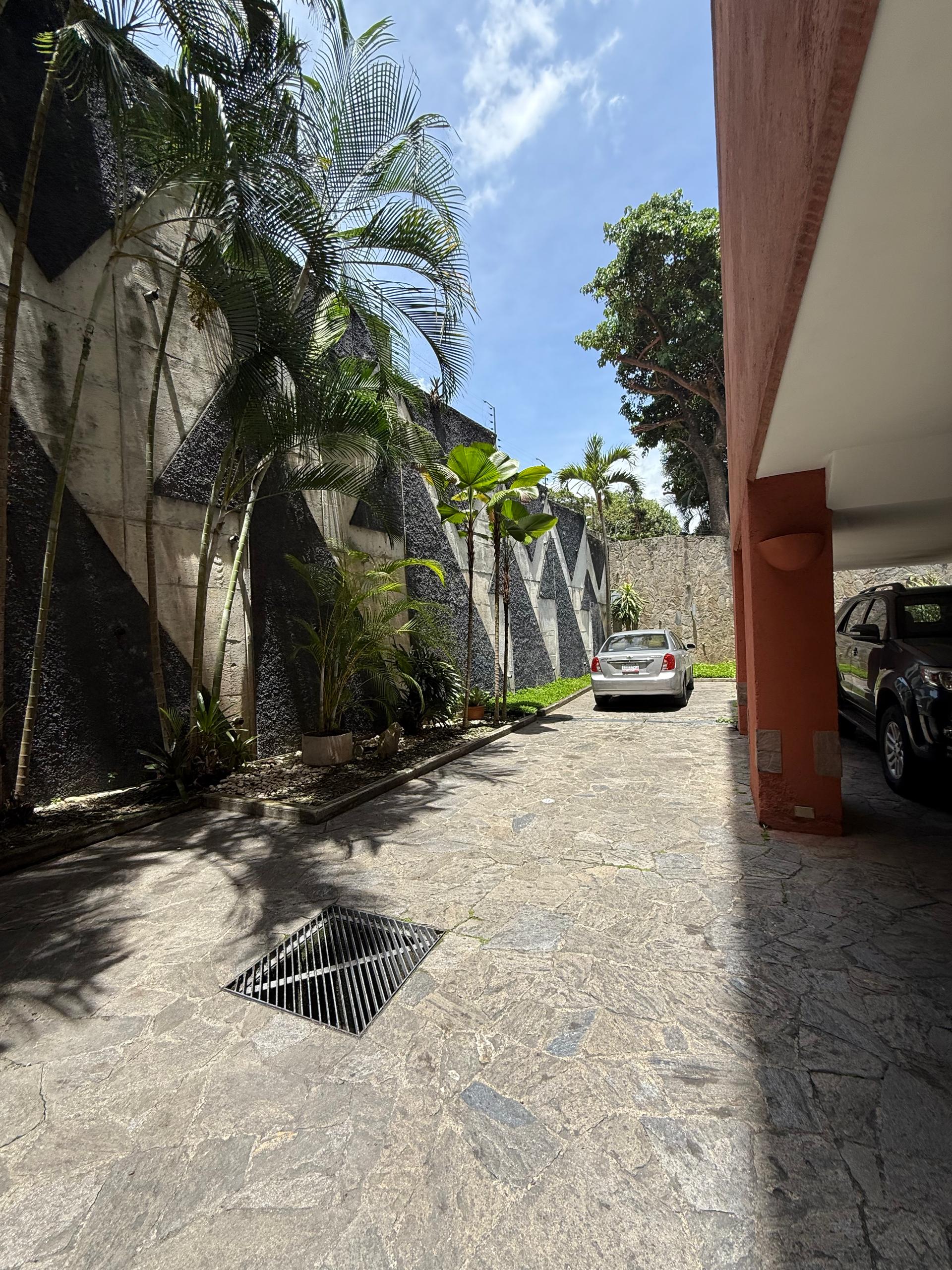 Se vende Apto 326m² 3h+s/3.5b+s/3p Alta Florida - Otras fotos