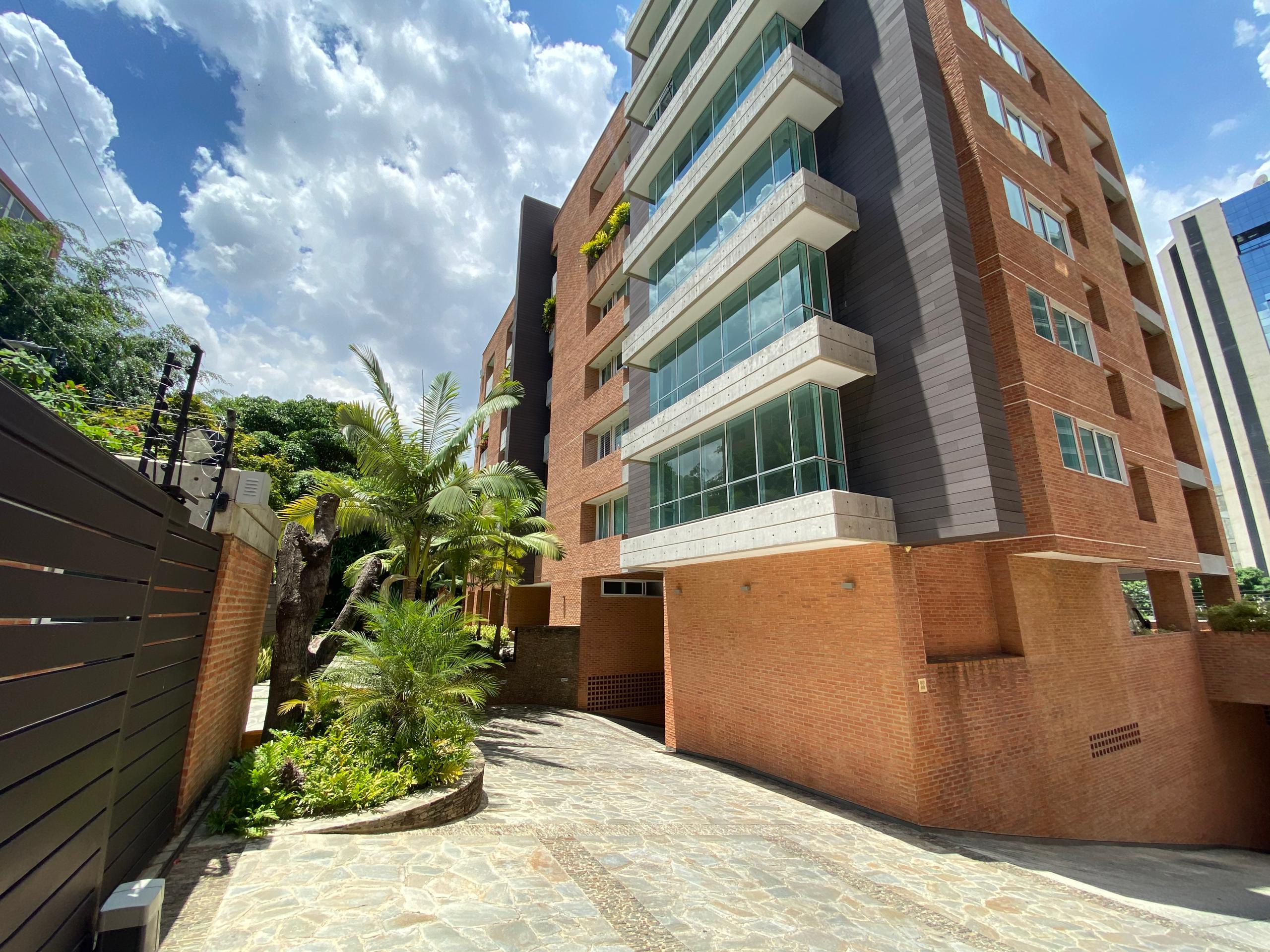 Se alquila Apto 138m² 3h+s/2b+s/3p Campo Alegre 1