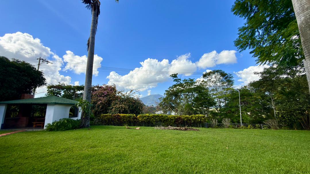 Se vende casa 2100m² 4h+s/4b+s/6p Cerro verde - Otras fotos