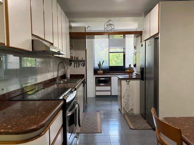 Se alquila Apto 360m² 4h/5b/3p Valle Arriba 4