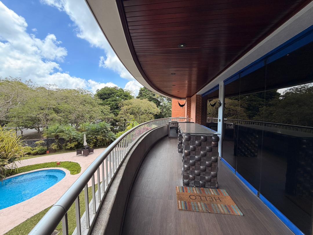Se alquila Apto 380m² 4h+s/4.5b+s/5p La Lagunita 3