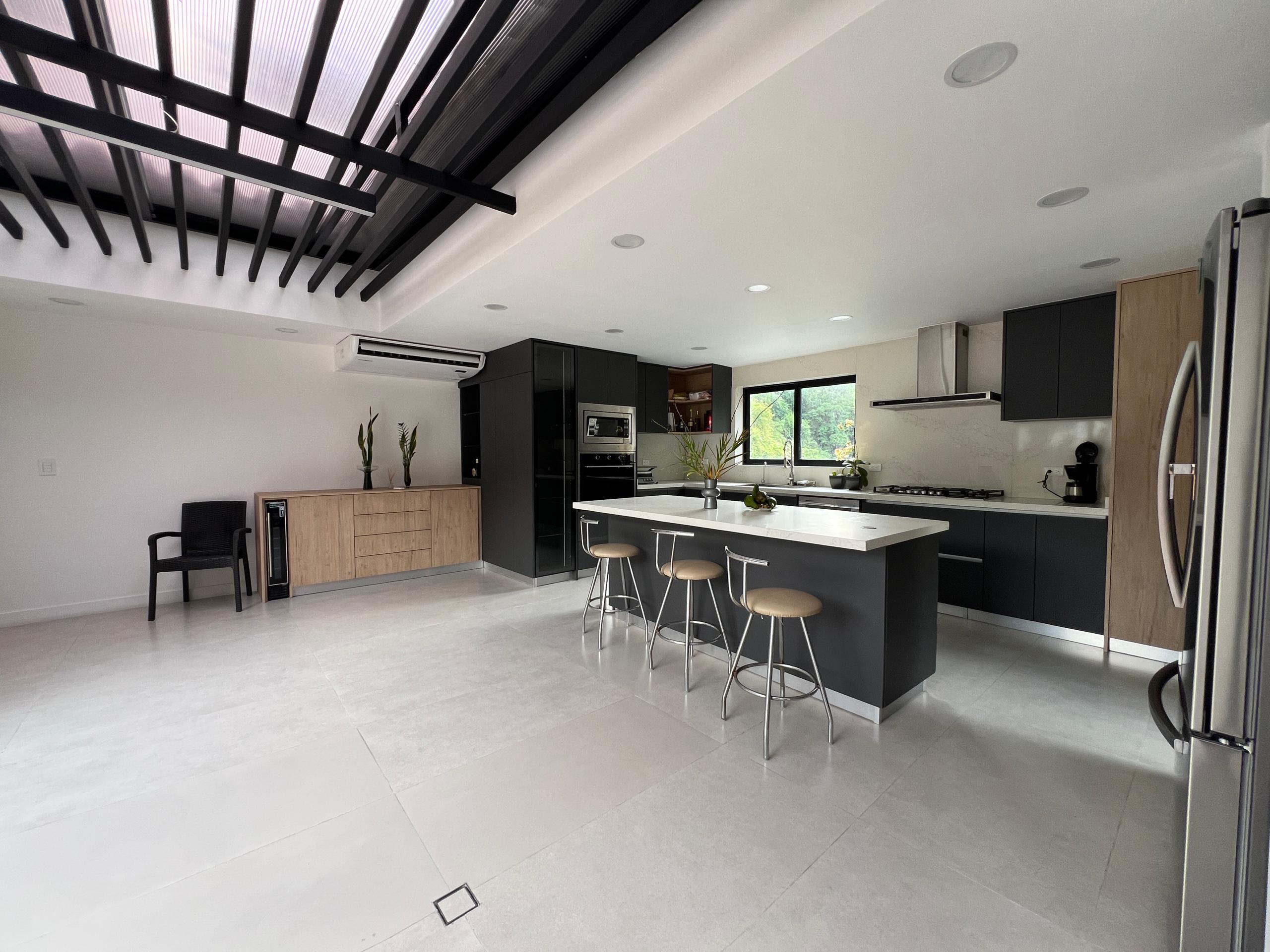 Se vende/alquila casa 1240m² 23h/17b/3e Colinas de Bello Monte 1