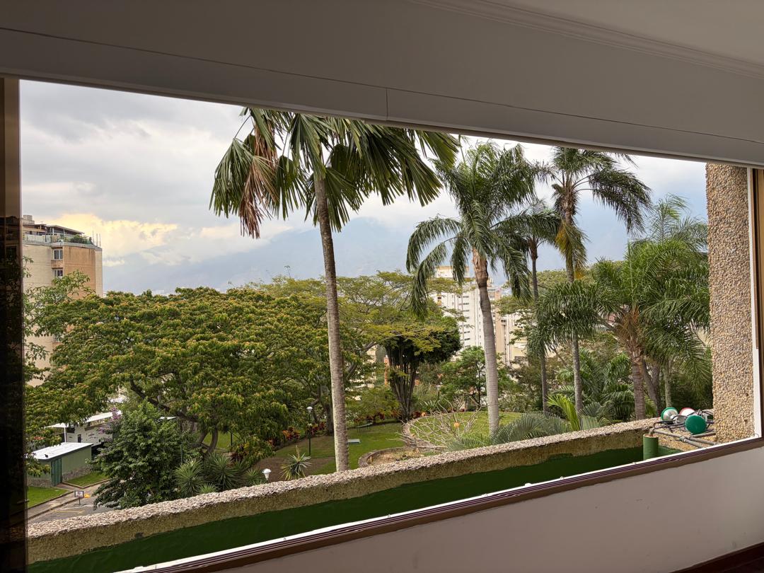 Se alquila Apto 165m² 3h+s/2b+s/2p Lomas de Chuao 1