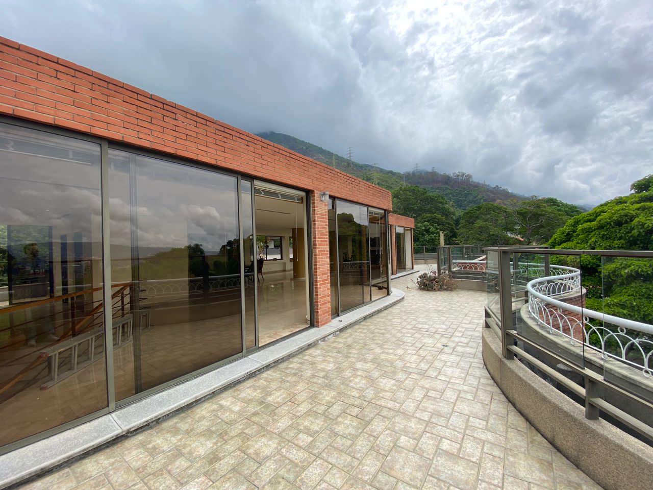 Se vende PH 800 m² -4h+s/6b+s/8p en Altamira - Otras fotos
