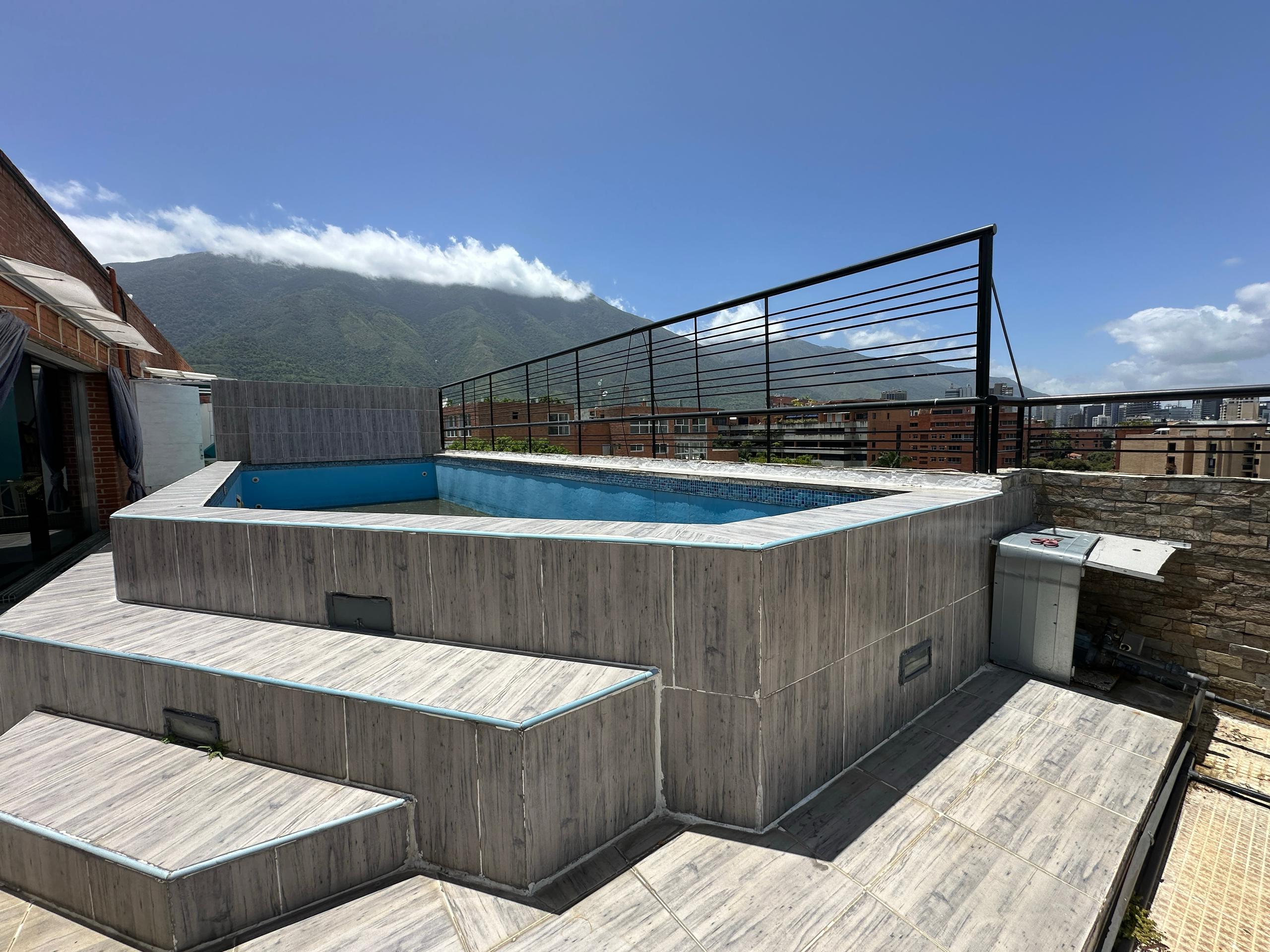 Se Vende PH Triplex 544m² 4h+s/4.5b+s/4e Campo Alegre - Otras fotos